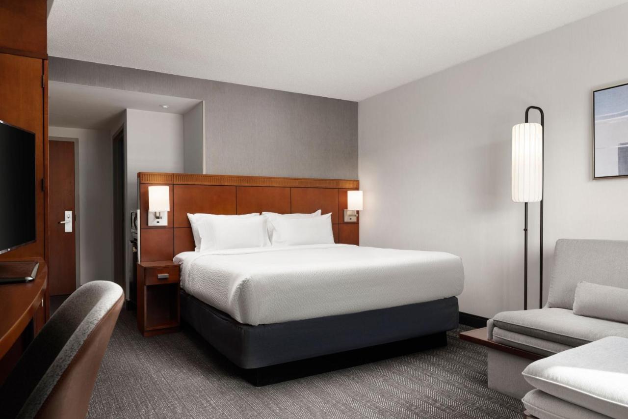 King Room with City View and Sofa Bed - Hearing Accessible