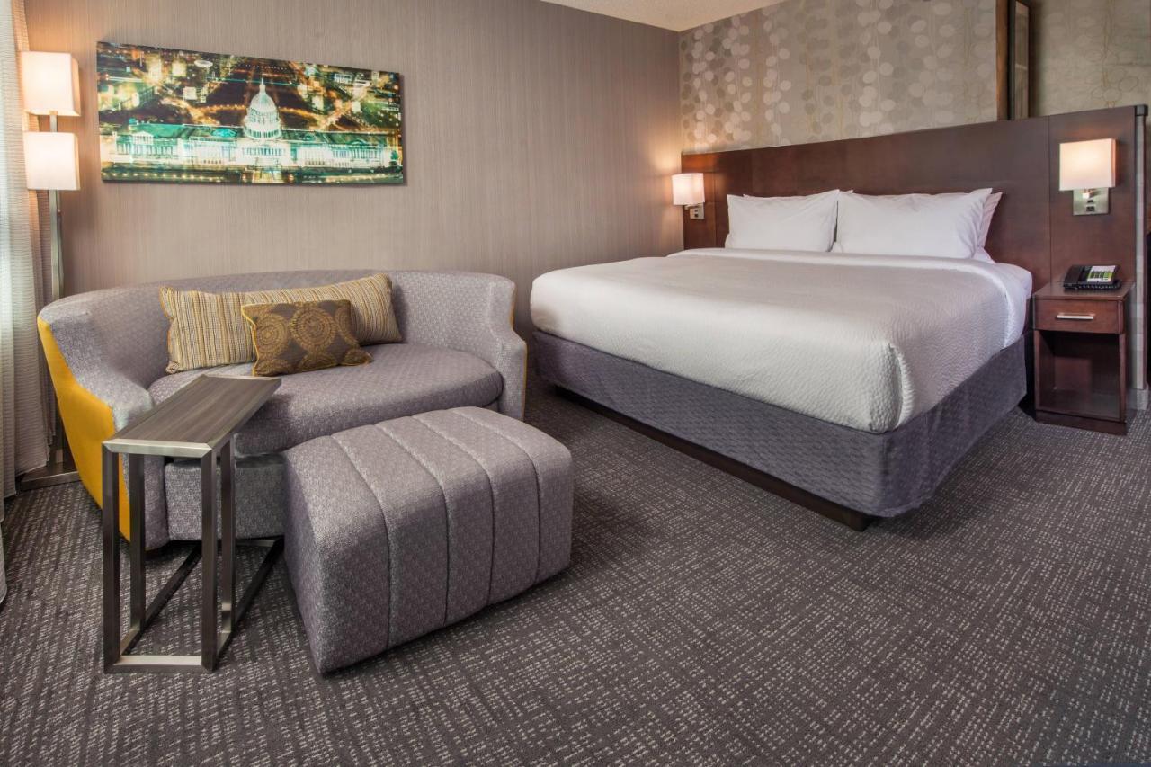 King Room with Bathtub and Sofa Bed - Mobility Access