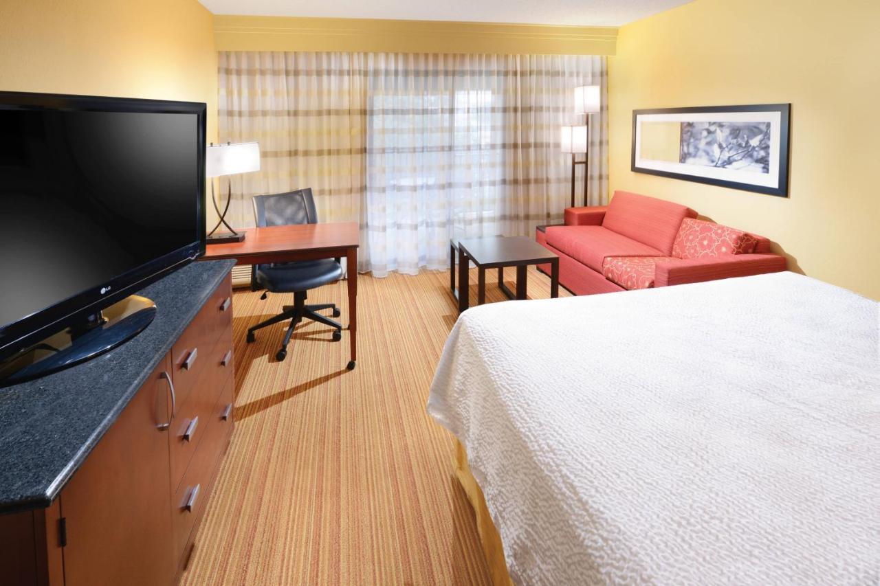 King Room with Sofa Bed and Balcony