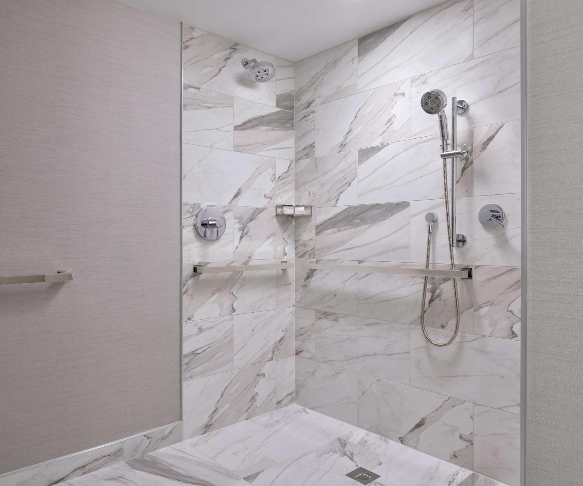 One-Bedroom Suite with Two Double Beds and Roll-in Shower - Mobility Access/Non-Smoking