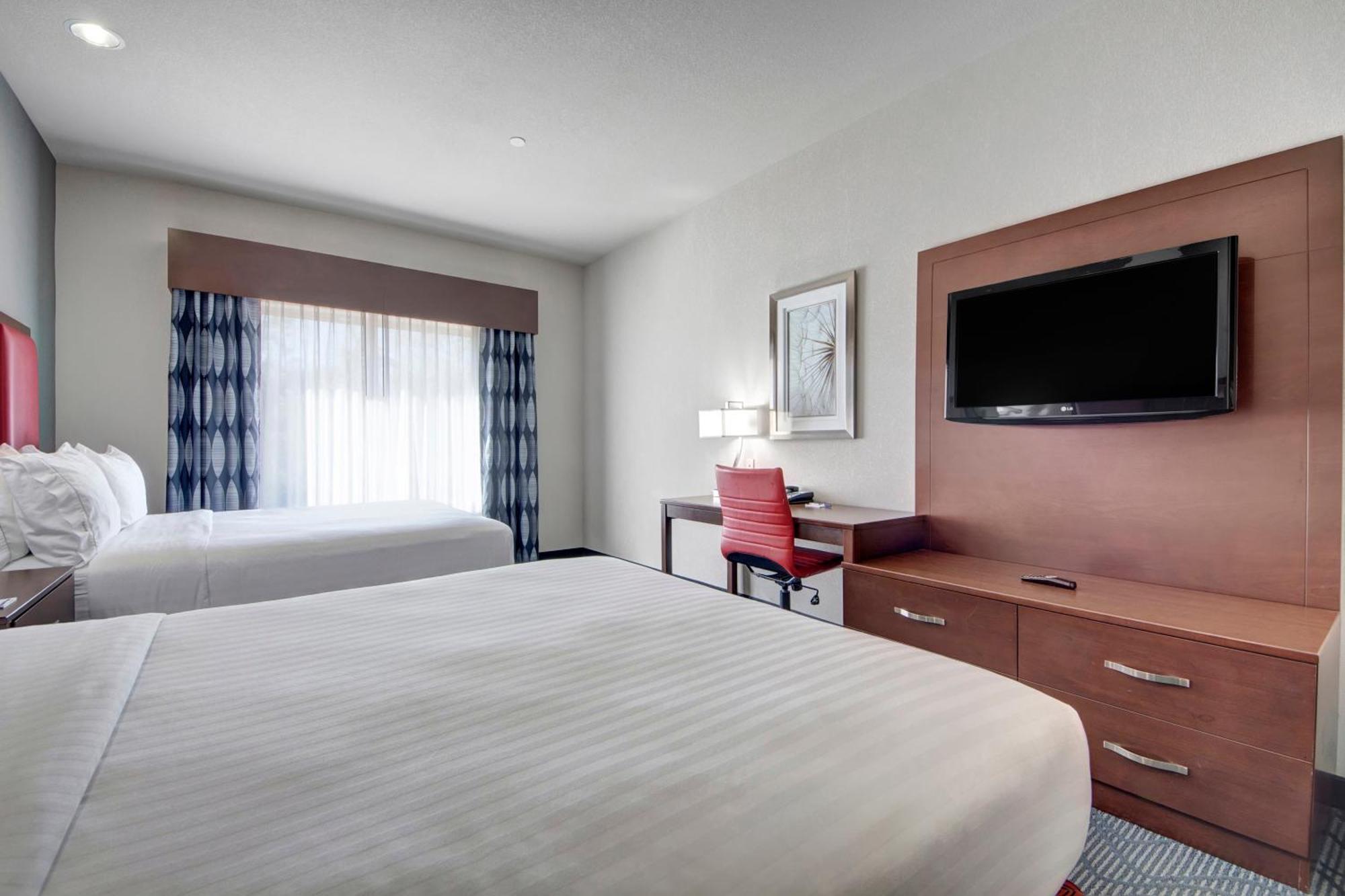 Deluxe King Room with Bath Tub - Hearing Accessible