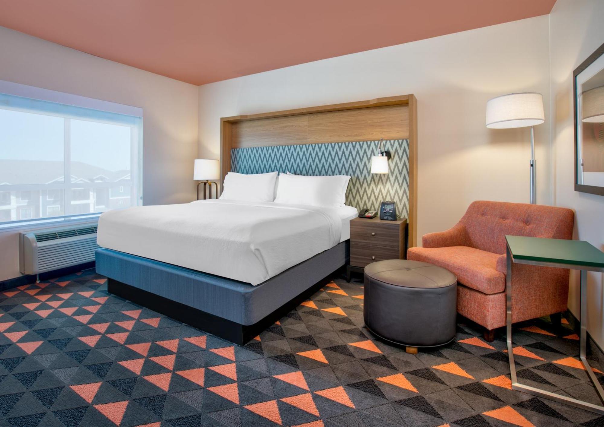 King Room - Mobility Access/Roll in Shower - Non-Smoking