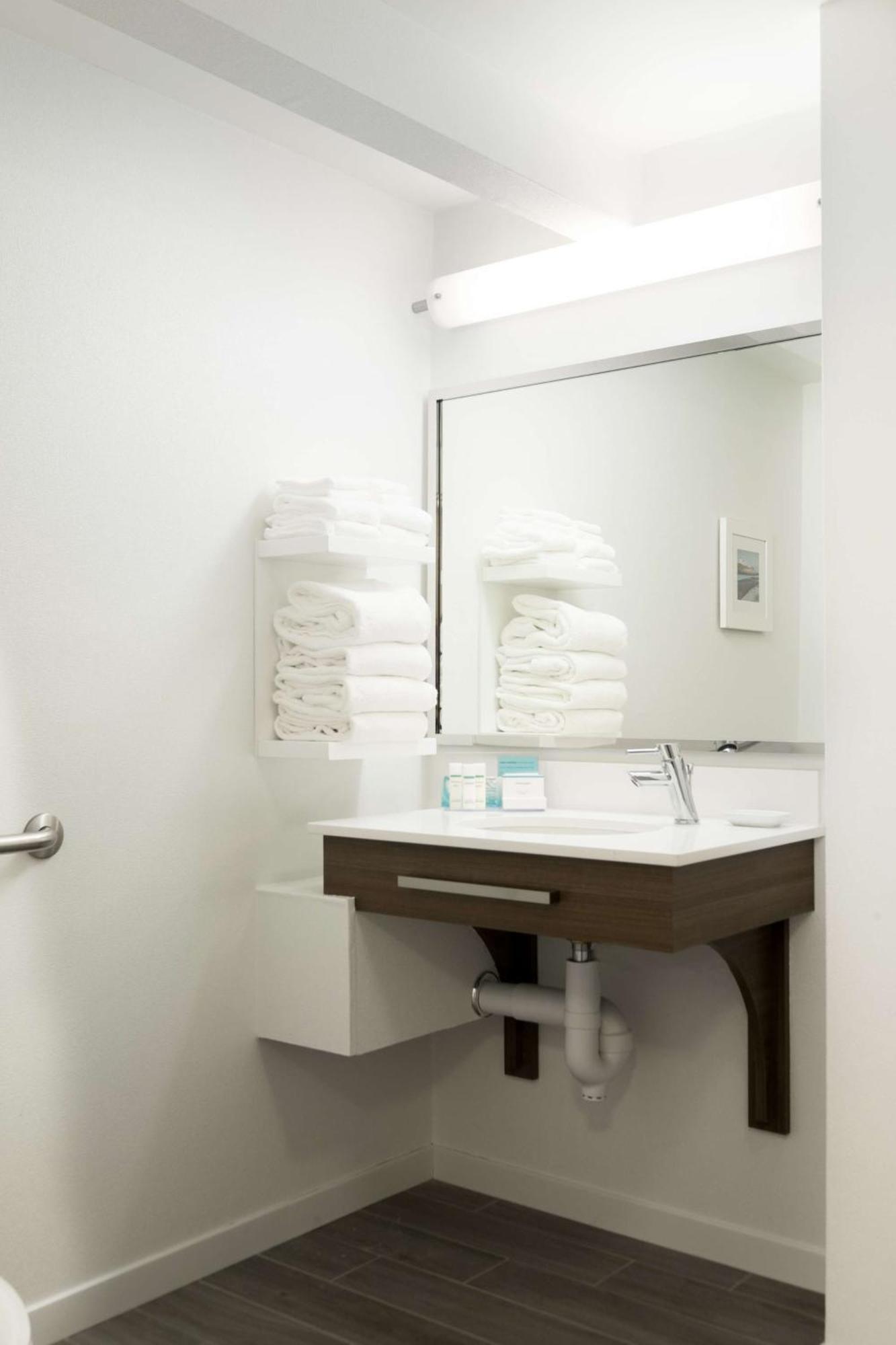 Queen Room with Two Queen Beds - Mobility Access/Non-Smoking
