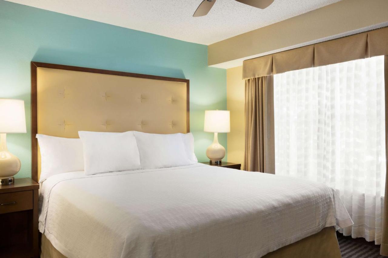 One-Bedroom King Suite - Non-Smoking
