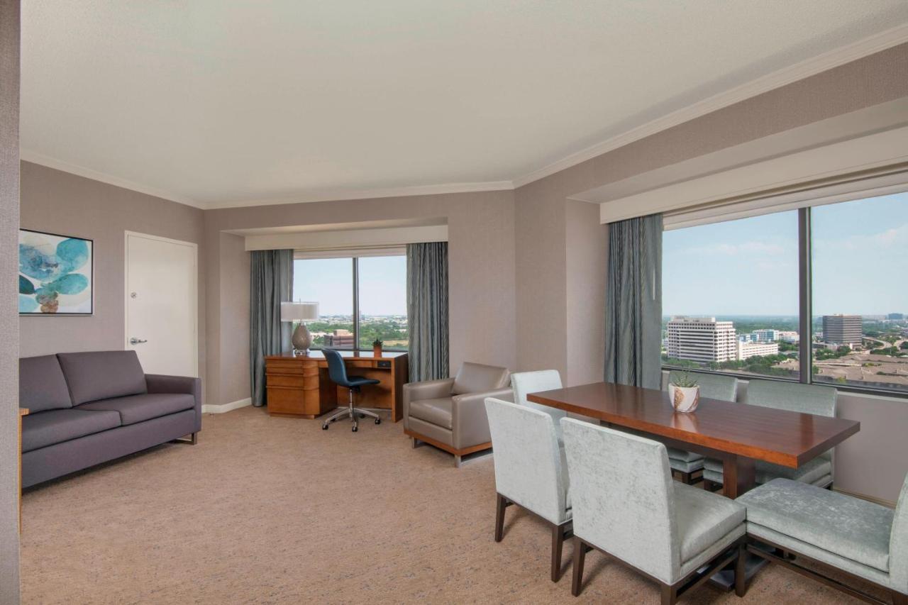 Executive One-Bedroom Suite - Connecting Rooms,1498557229:JPEG