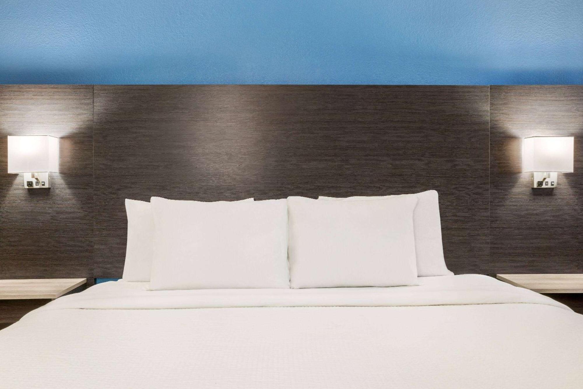 Deluxe Room with One King Bed