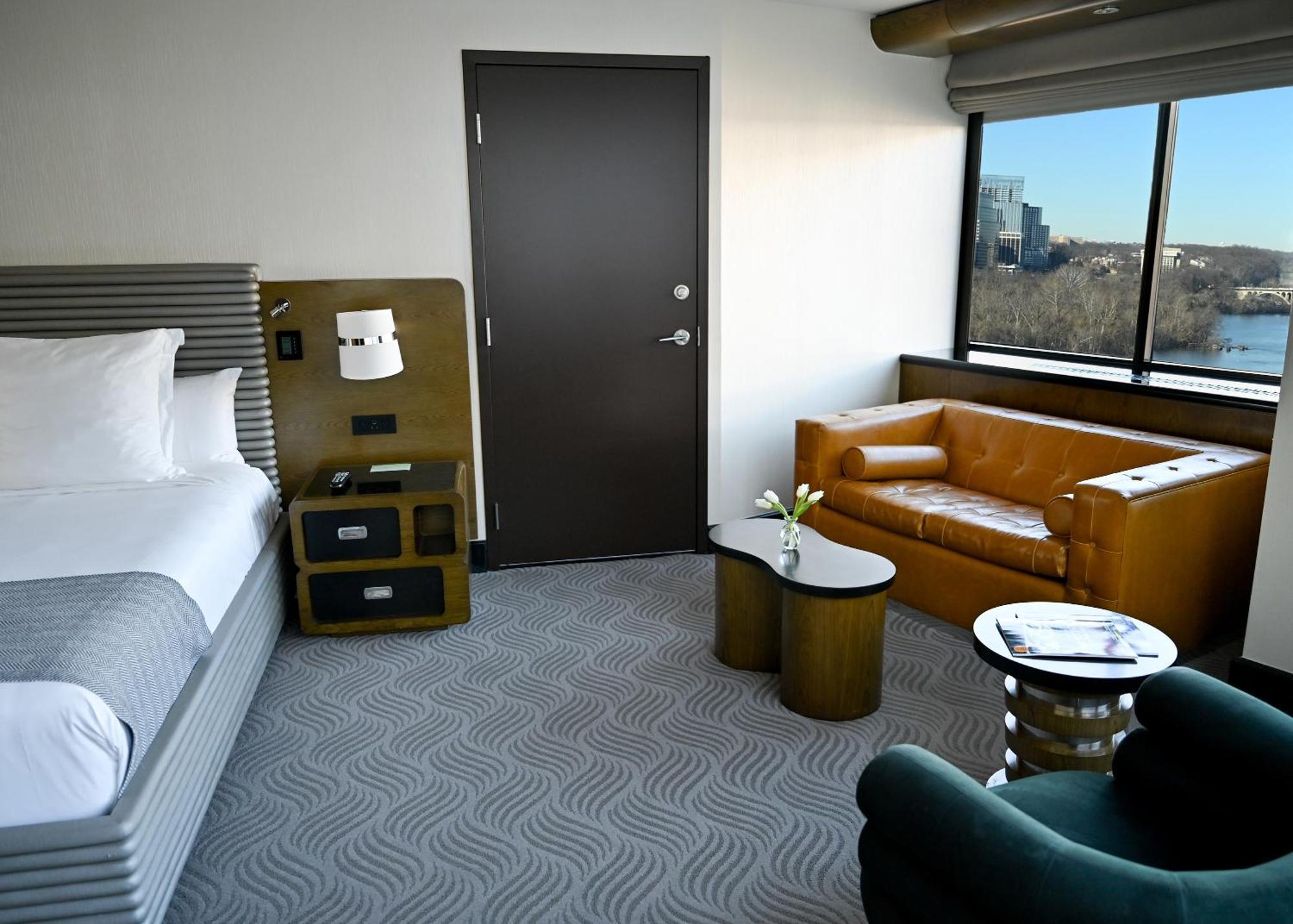 Premier River View King