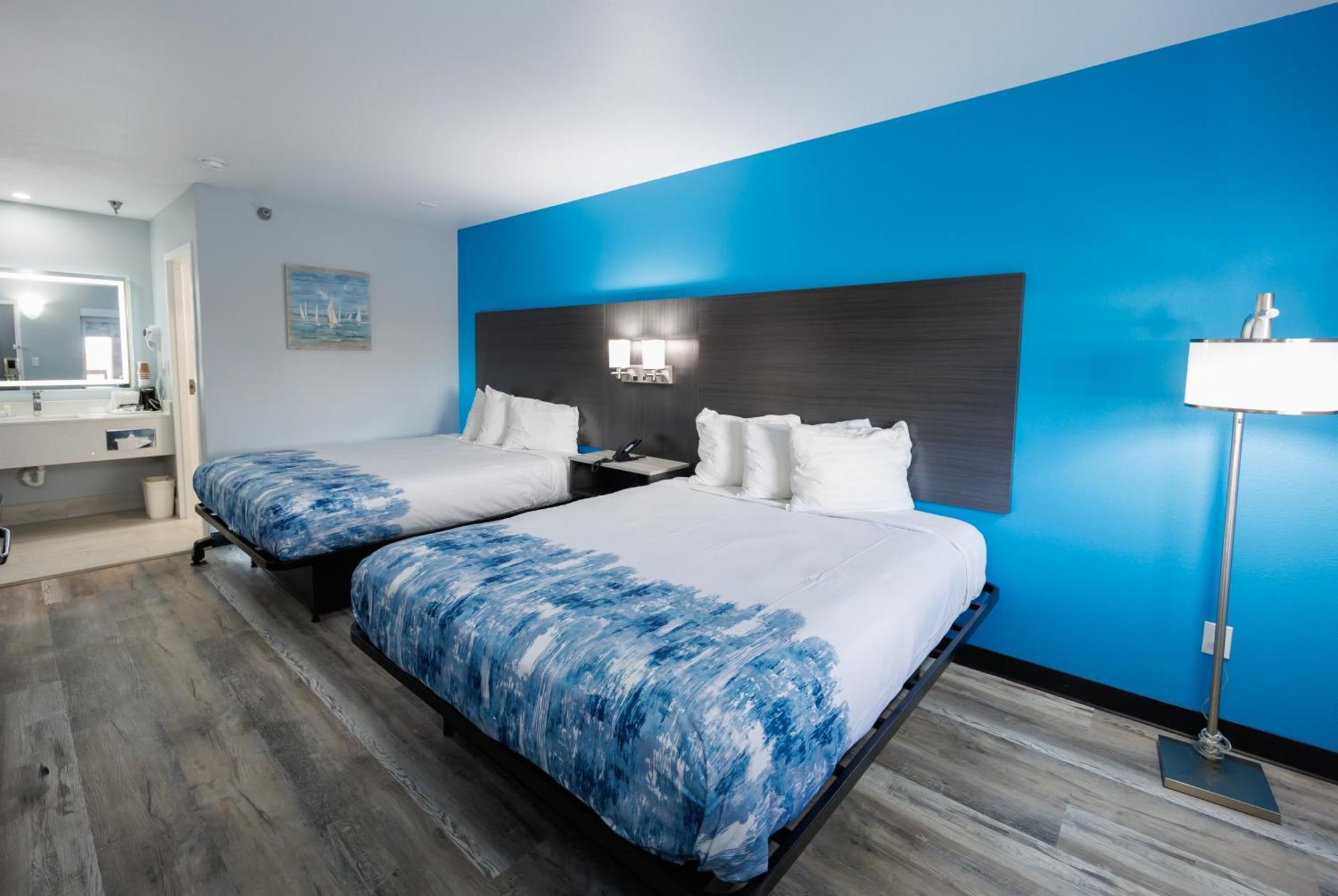 Queen Room with Two Queen Beds - Non-Smoking