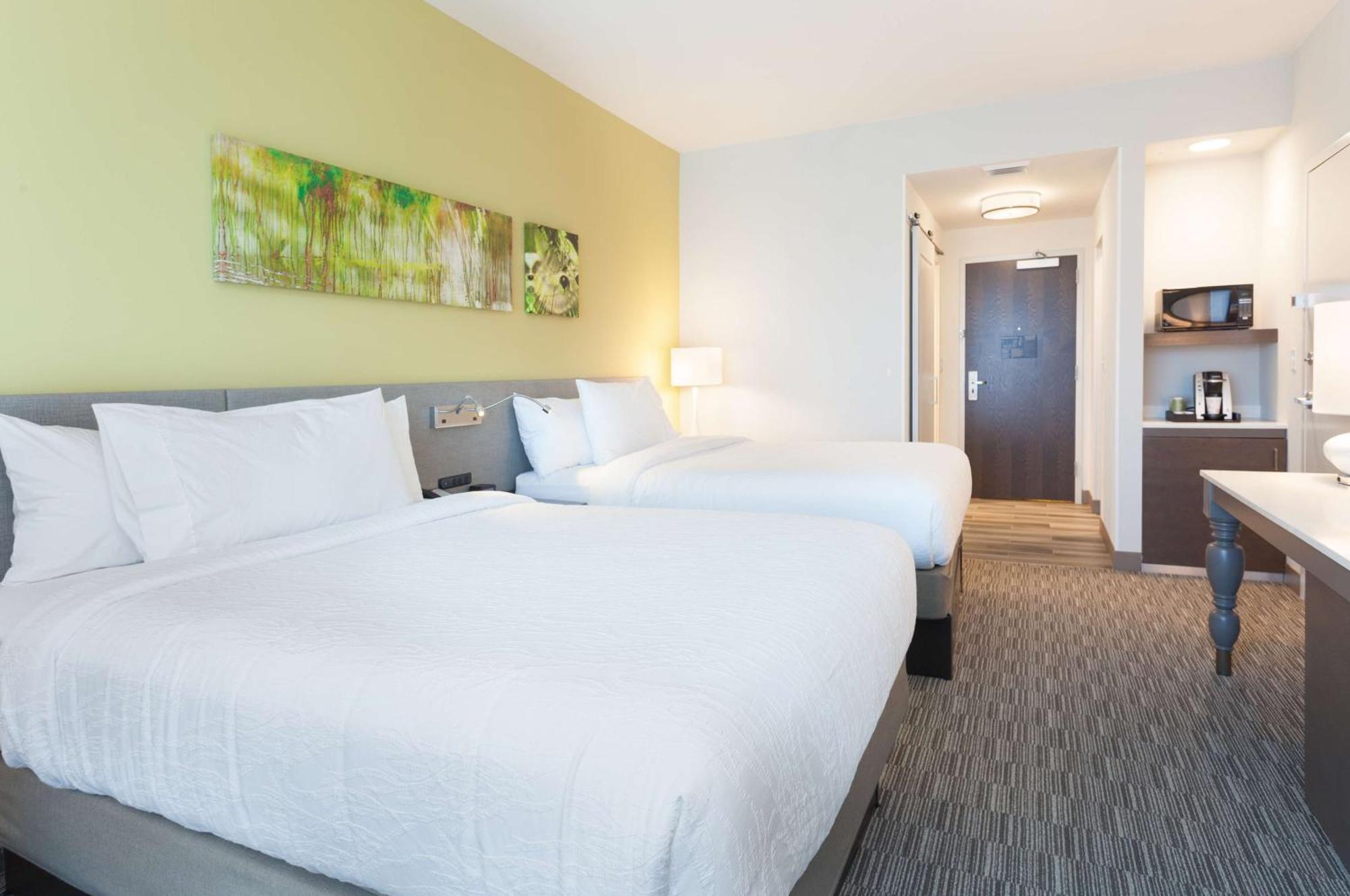 Queen Room with Limited View - Hearing Access