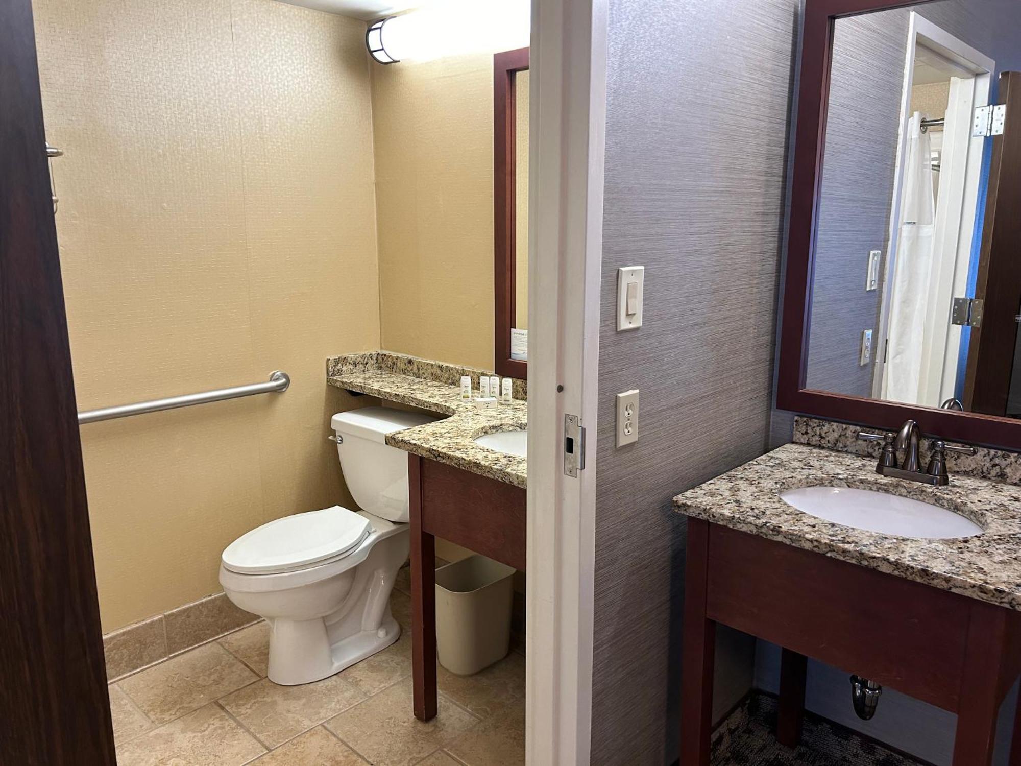 One-Bedroom Suite with Two Double Beds - Non-Smoking