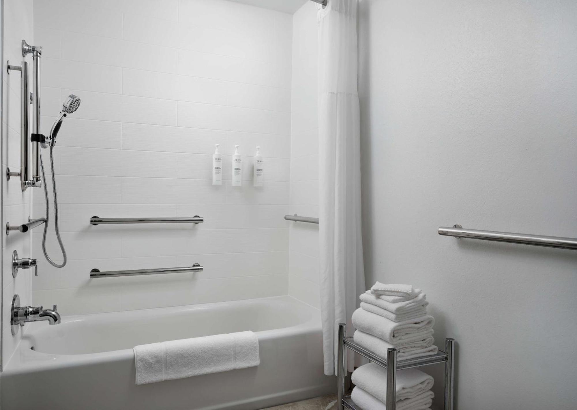 Double Room with Two Double Beds with Bath Tub - Hearing Accessible/Non-Smoking
