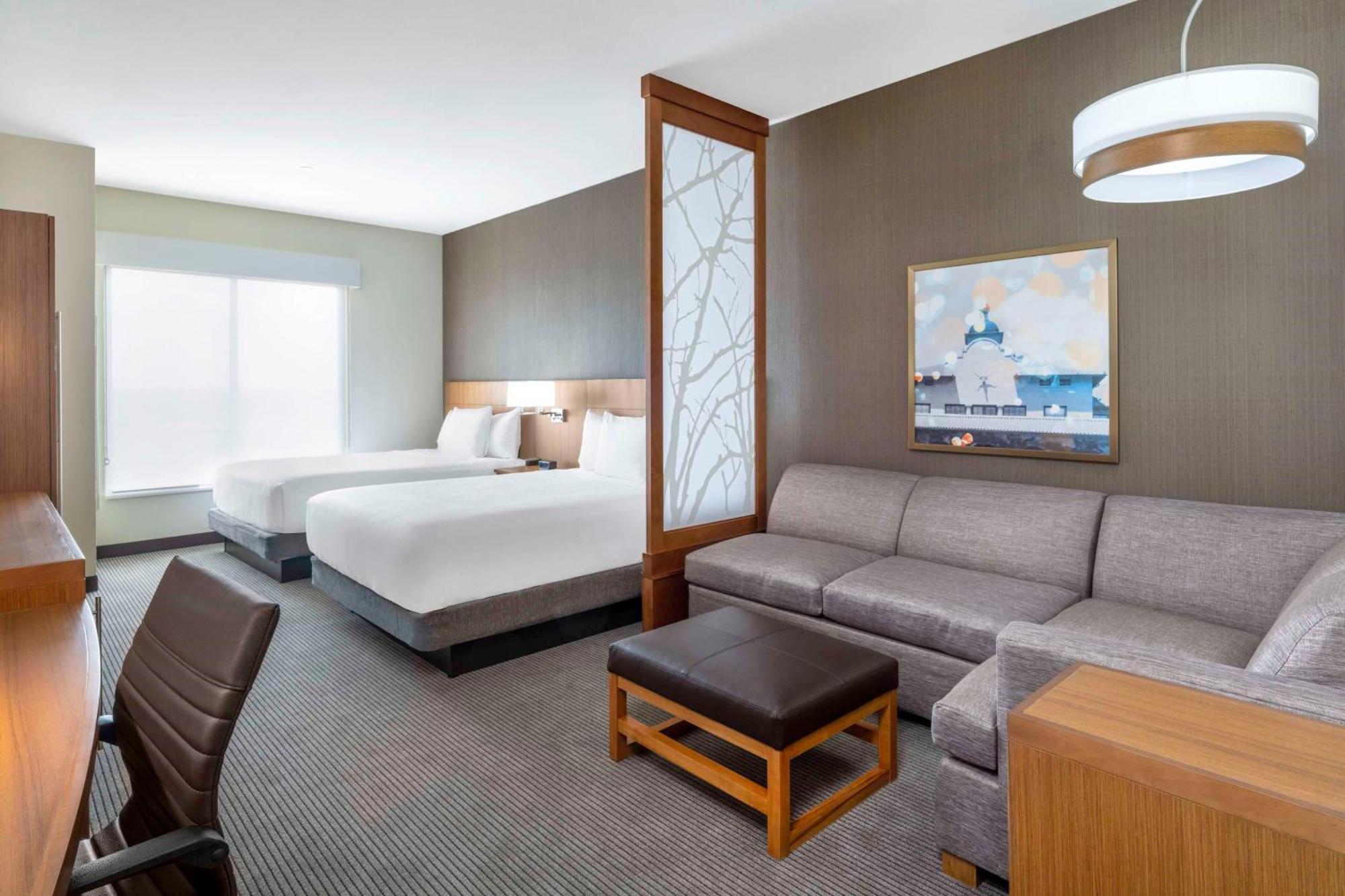 Queen Room with Two Queen Beds and Sofa Bed - High Floor,1534159294:JPEG
