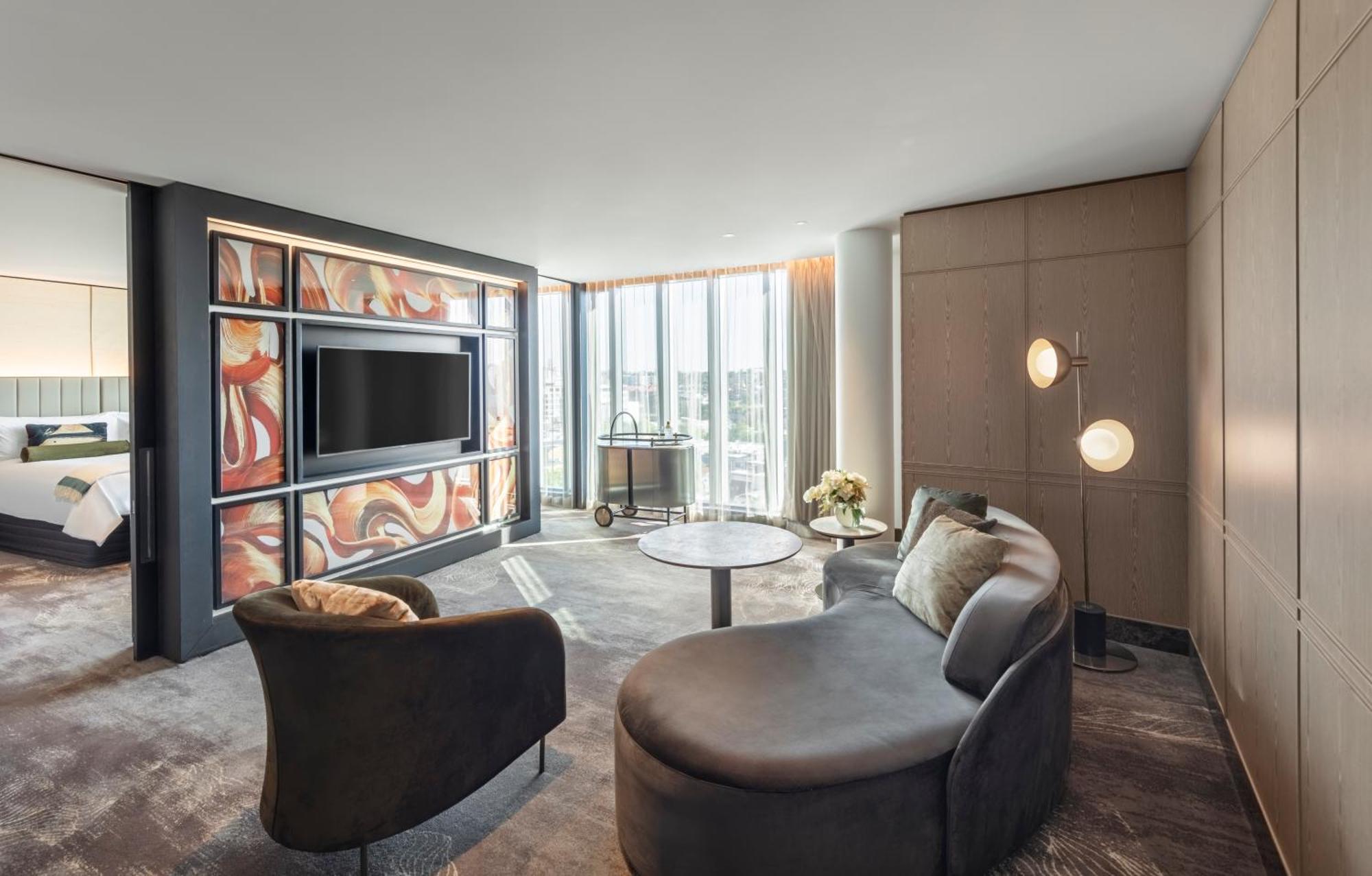 Jewel Suite,1535798350:JPEG