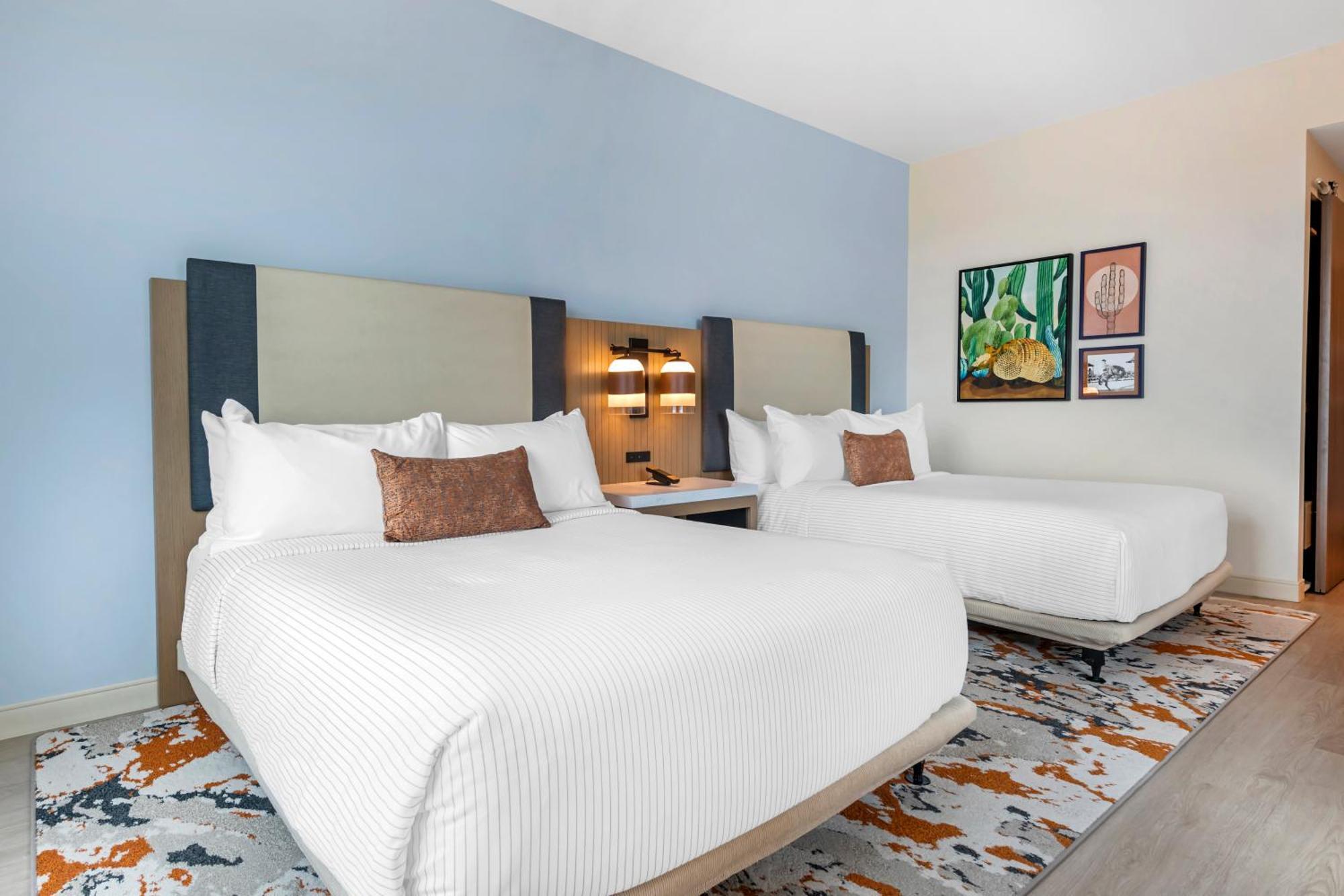Quadruple Room with Two Queen Beds and Tub - Disability Access/Non Smoking