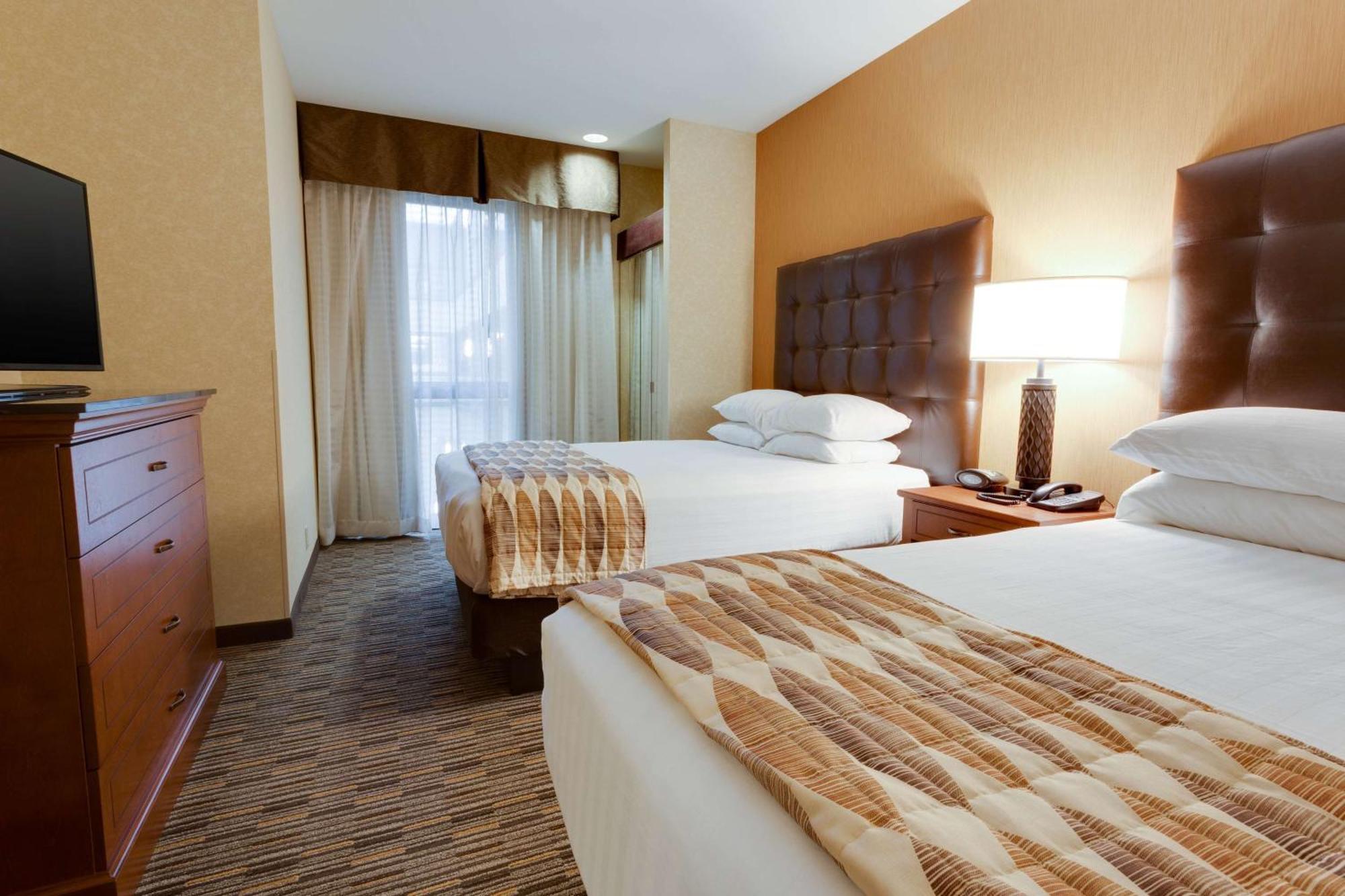 Queen Suite with Two Queen Beds and Sofa Bed - Interior,1542593008:JPEG