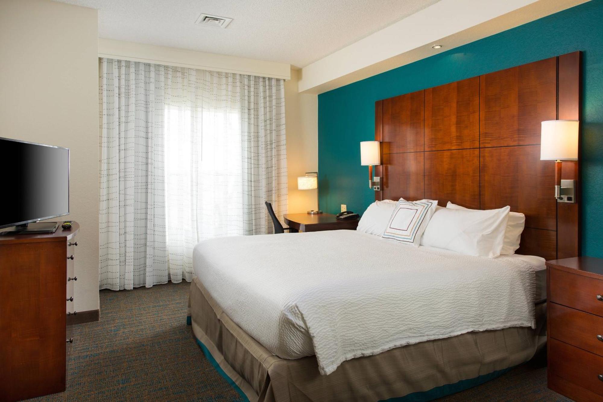 Pure Wellness King Room with Sofa Bed