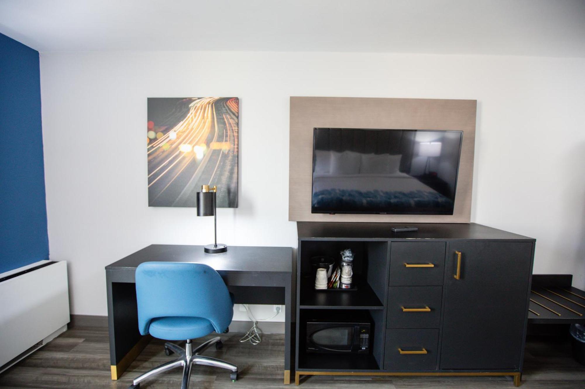 Deluxe Queen Room with Two Queen Beds