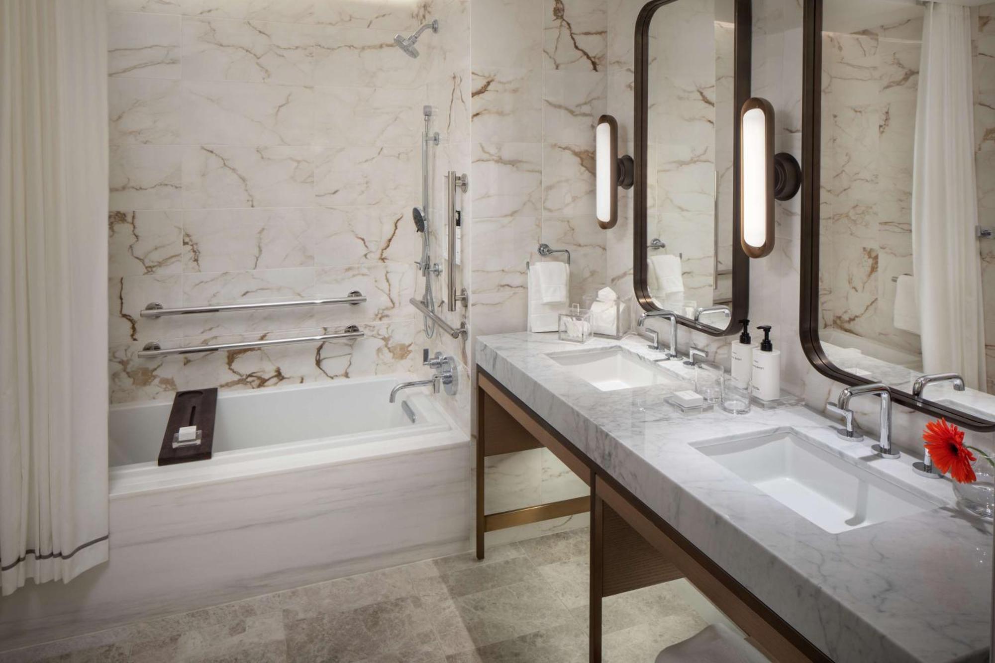 King Room with Mobility Accessible Tub,1548801160:JPEG