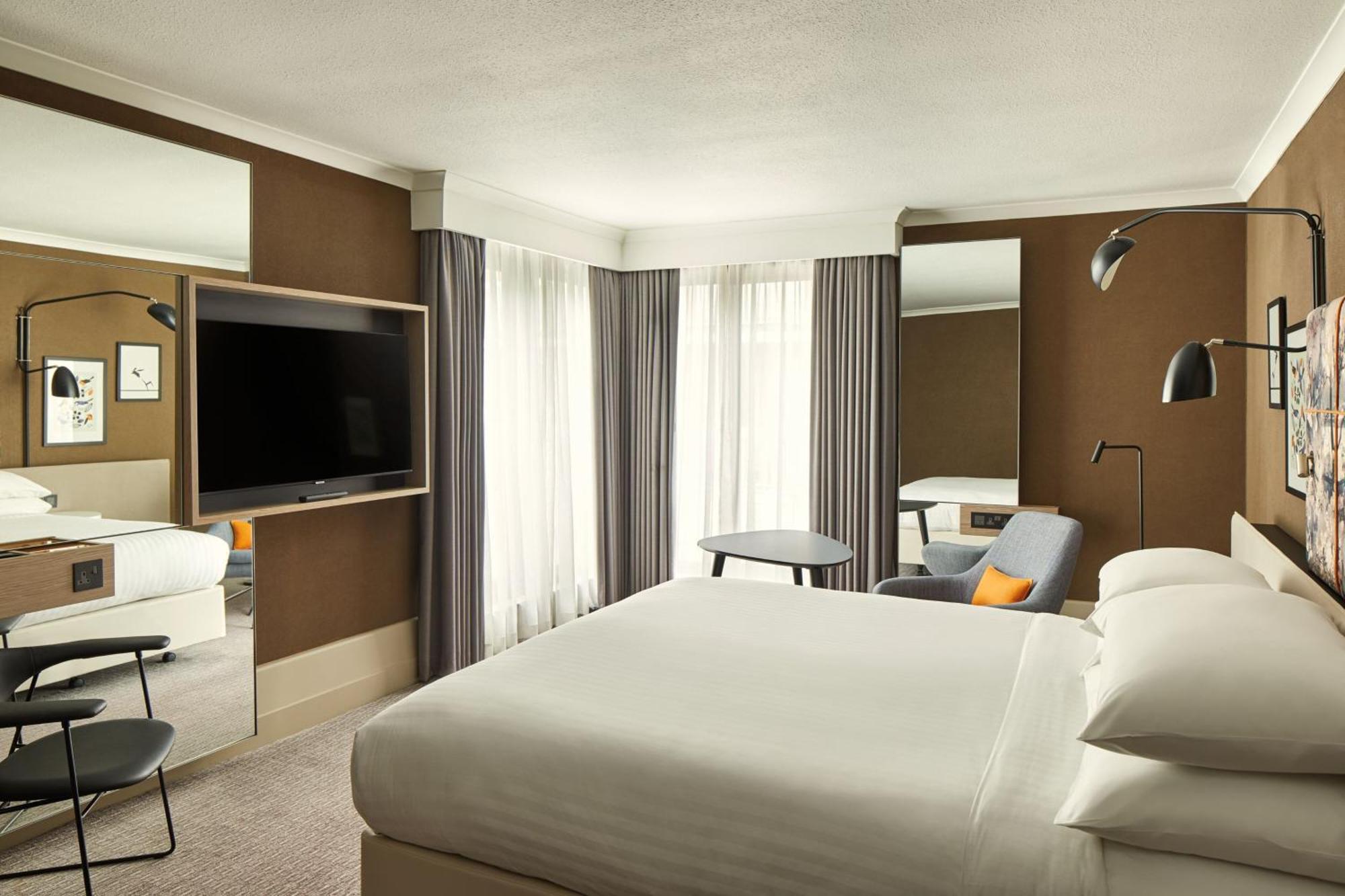 Junior Suite with M Club Lounge Access