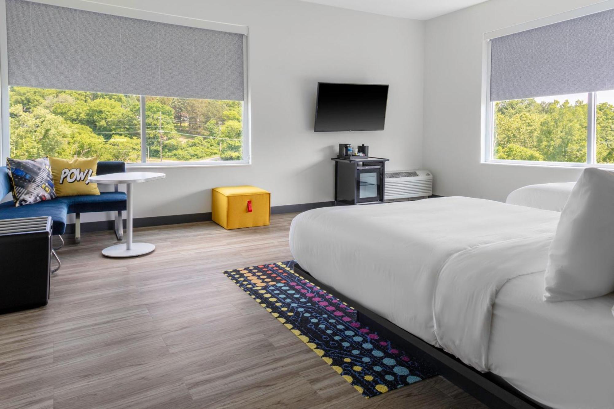 Queen Room with Two Queen Beds - Hearing Accessible