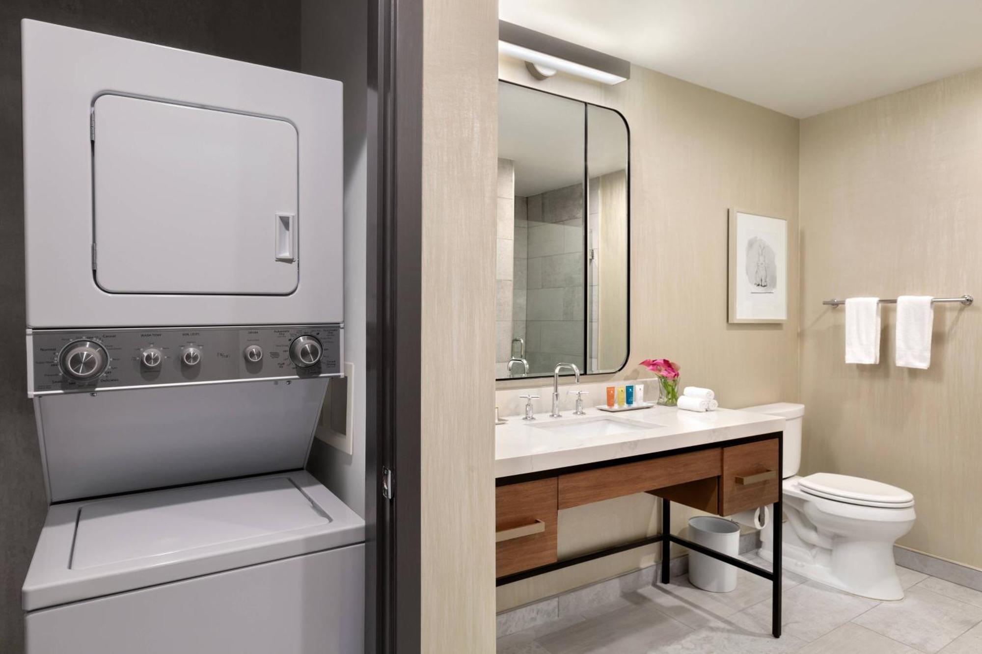 One-Bedroom King Suite