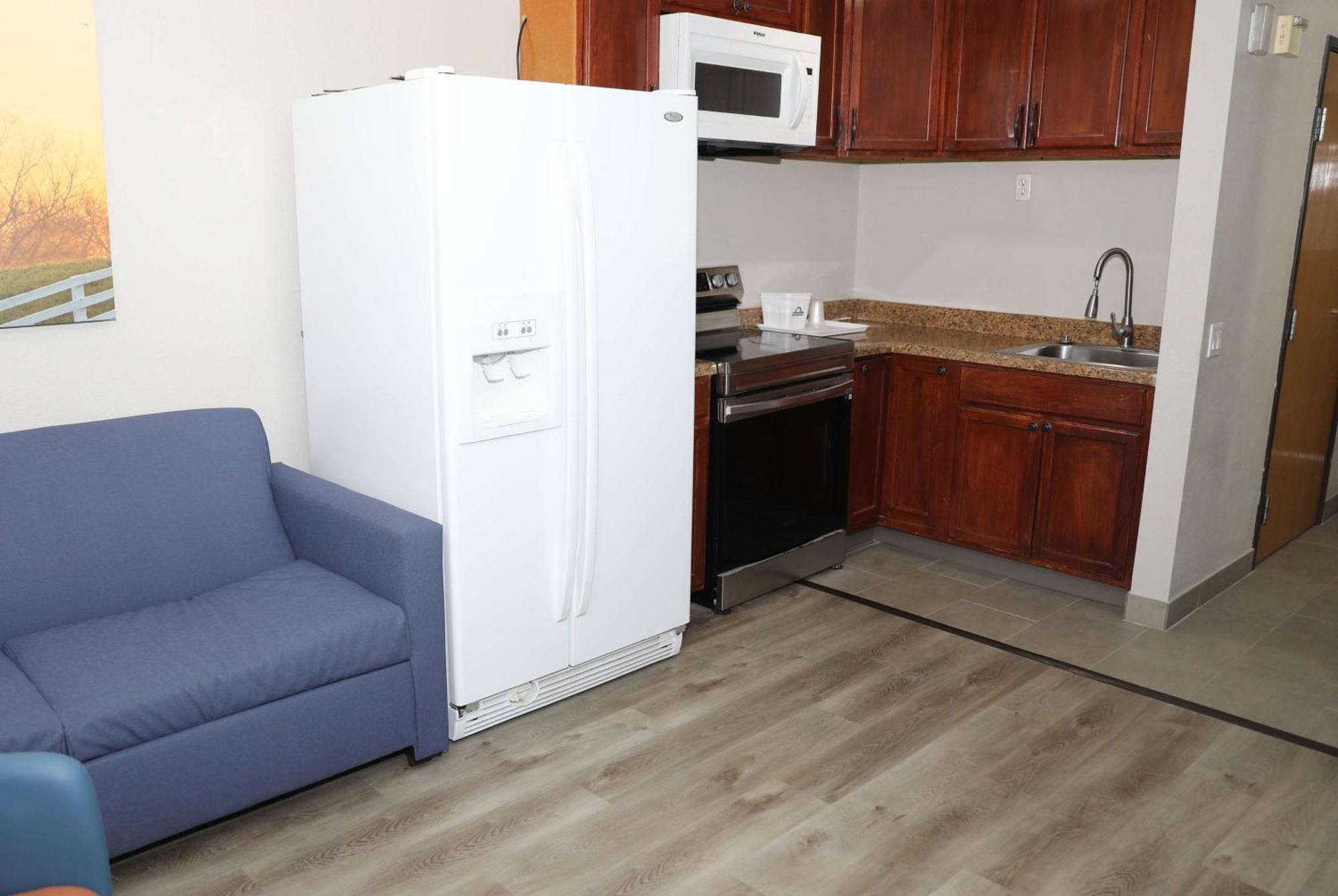 King Suite with Sofa - Non-Smoking