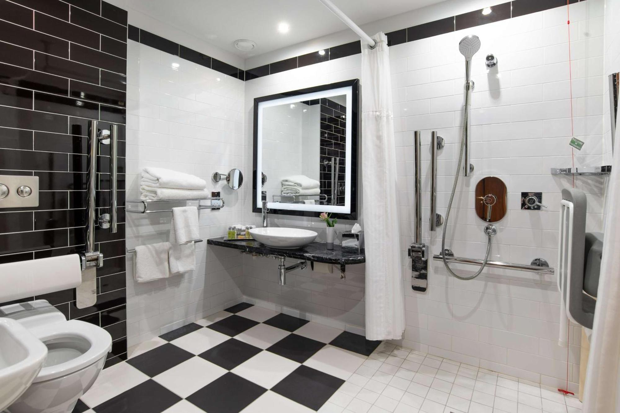 Queen Room - Accessible,1550915683:JPEG