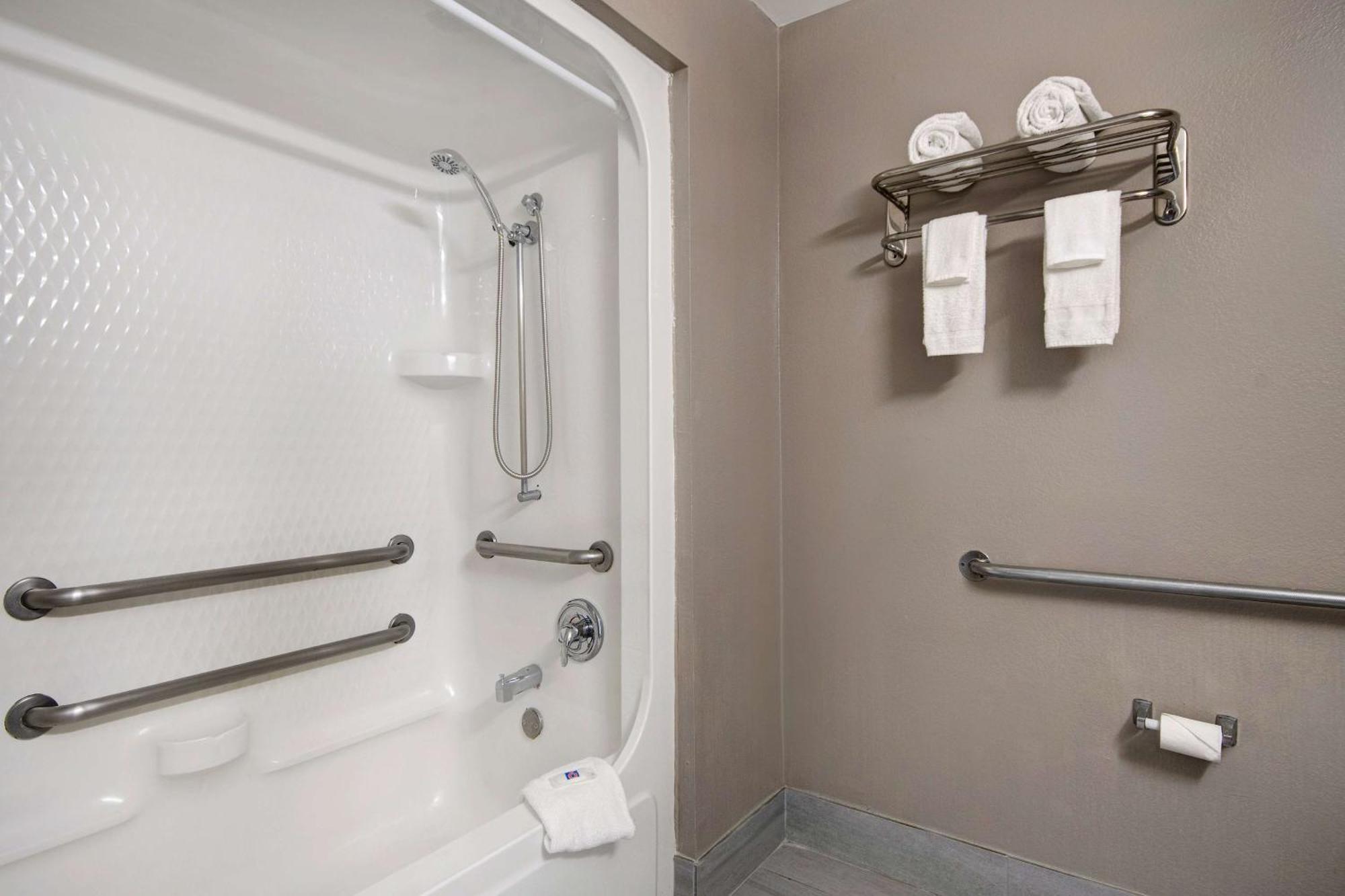 Quadruple Room Disability Access,1551200287:JPEG