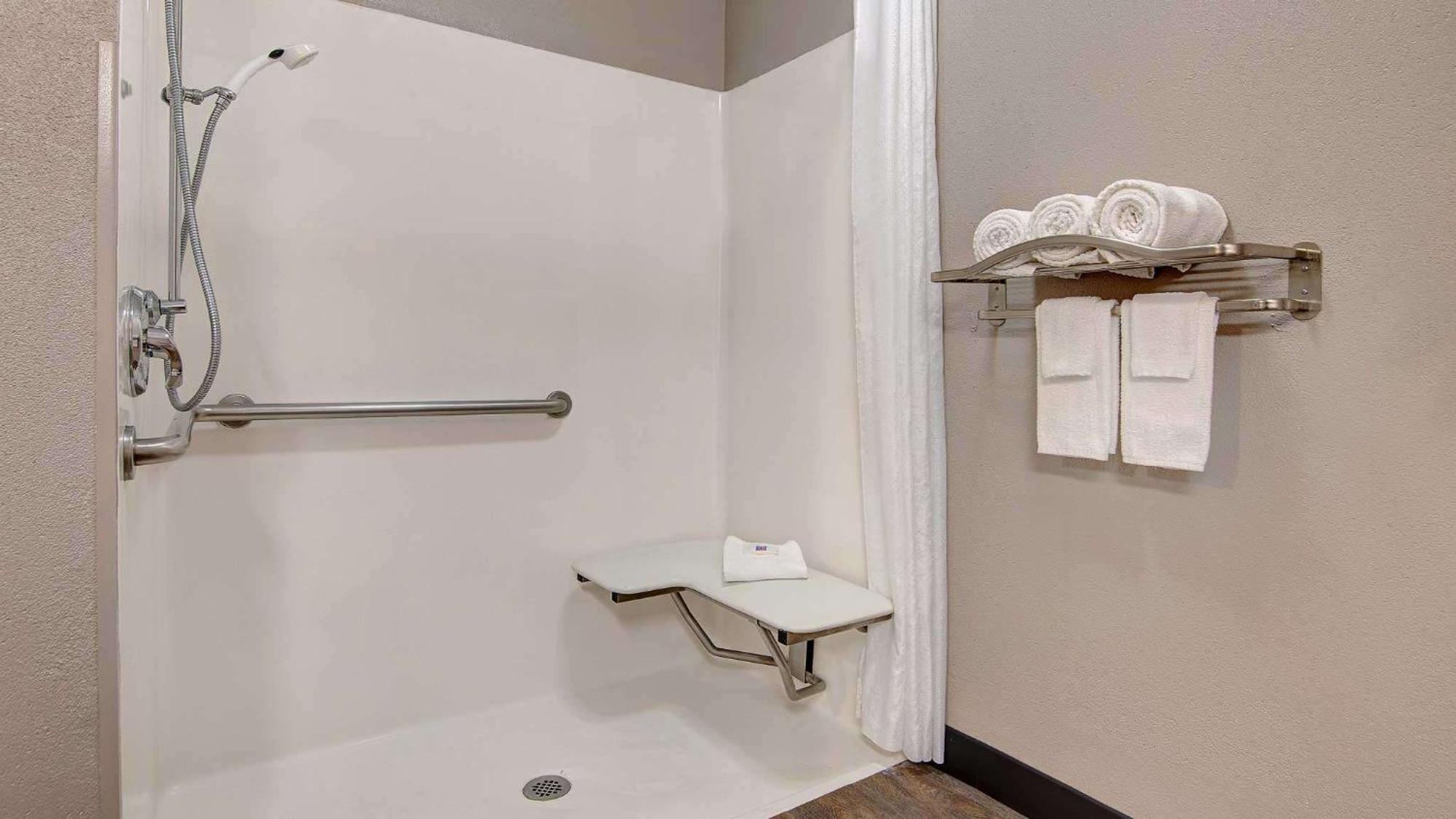 King Room with Roll-in Shower - Disability Access - Non-Smoking