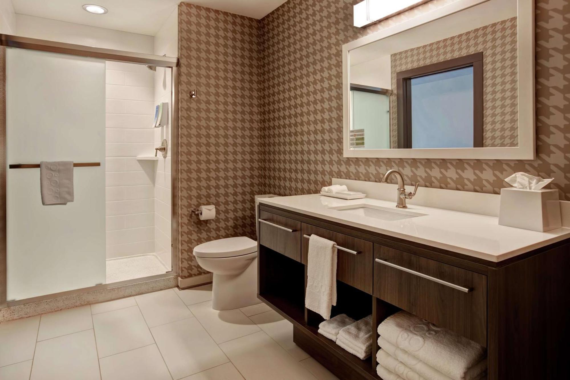 One-Bedroom King Suite - Non-Smoking
