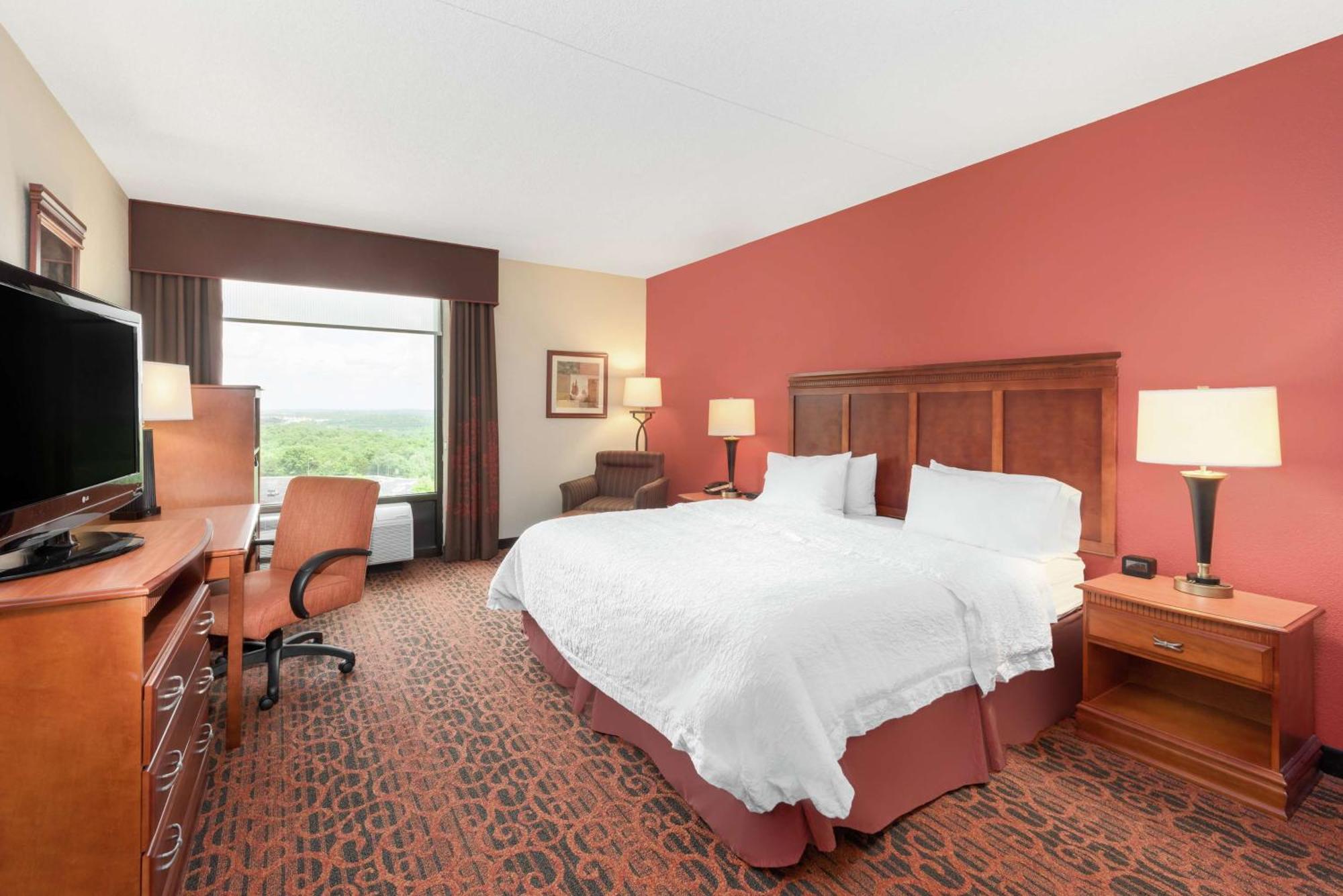 King Room with King Bed - Non-Smoking