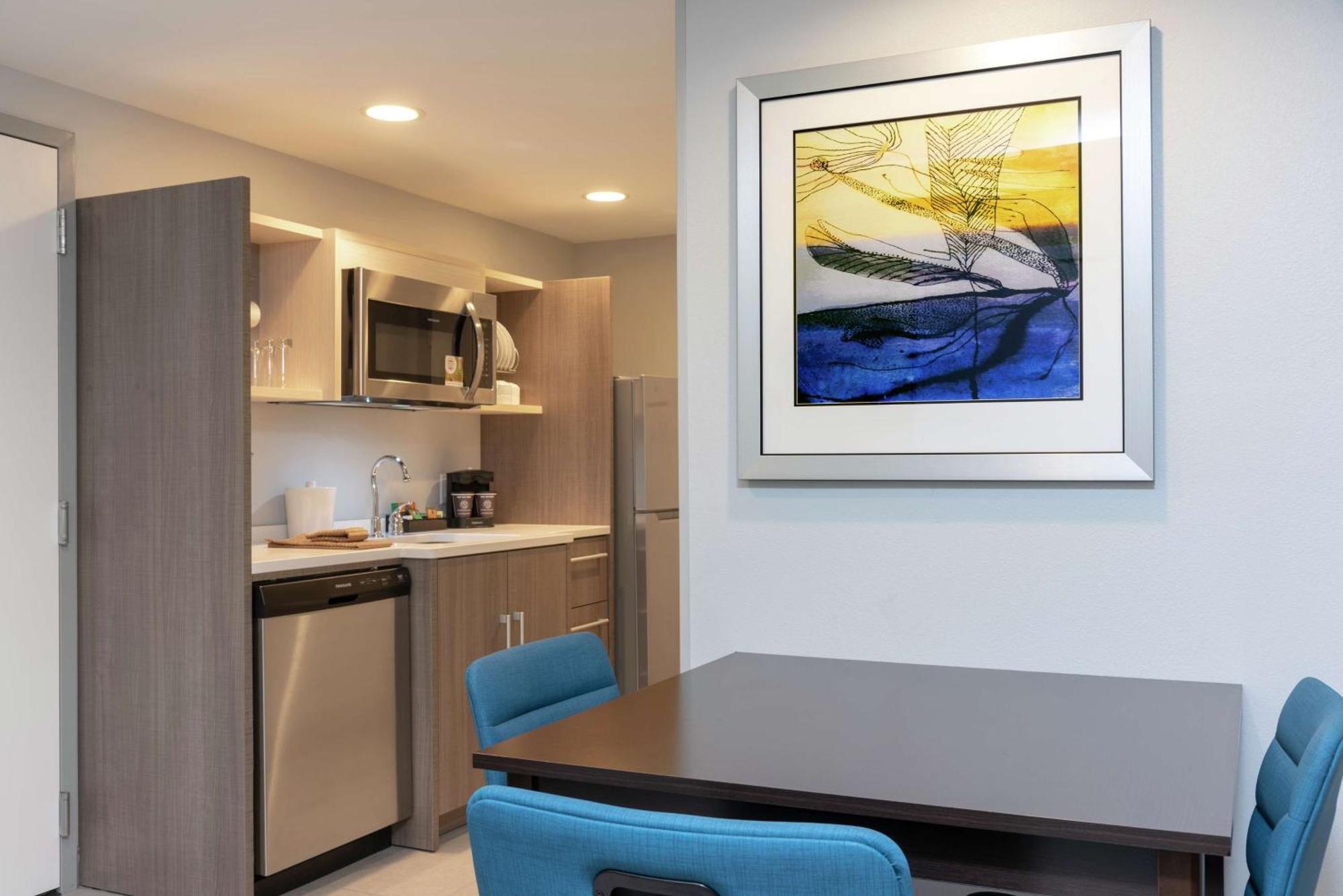 One-Bedroom King Suite - Non-Smoking