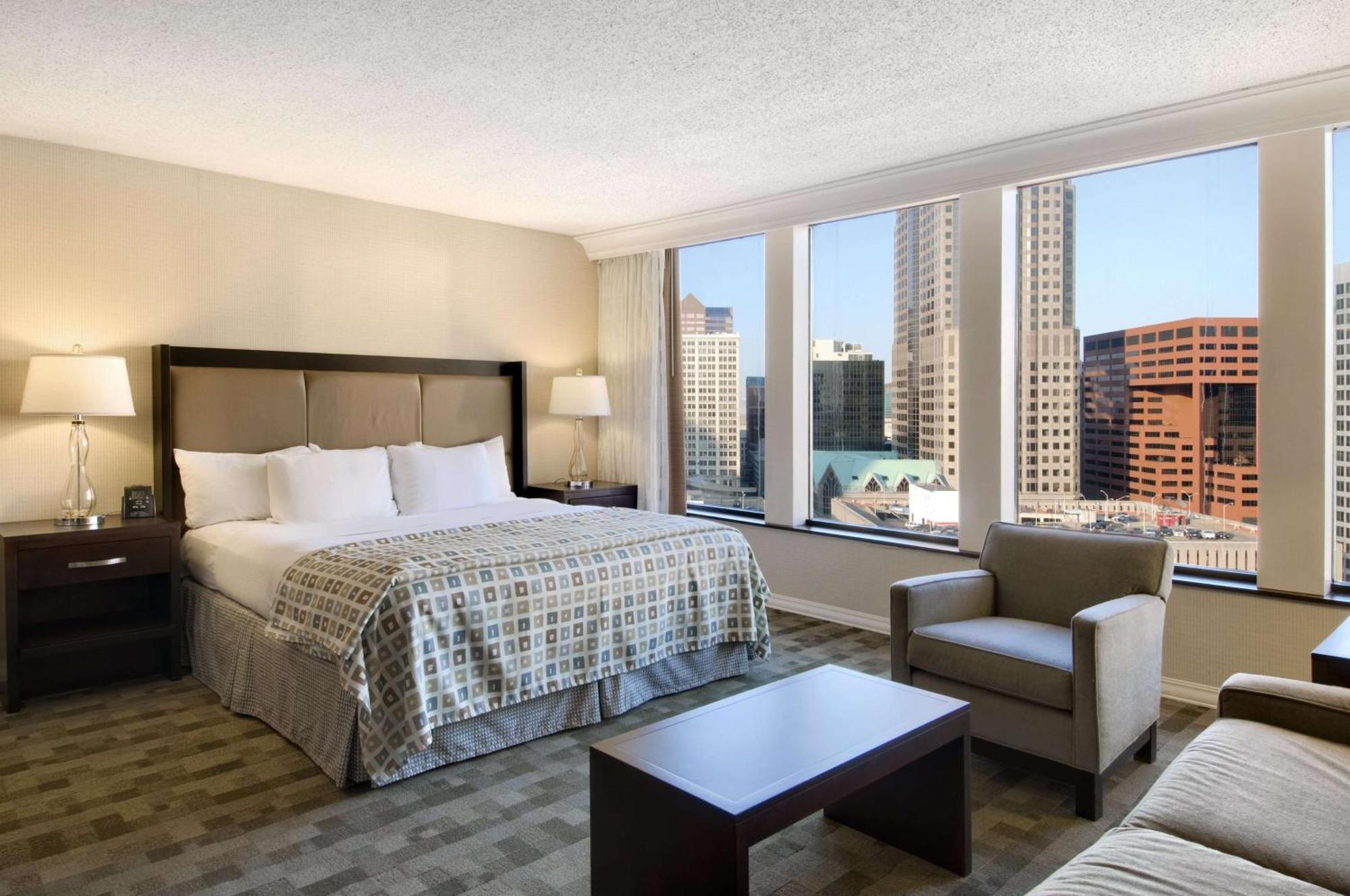 King Room with Landmark View and Mobility Accessible Tub