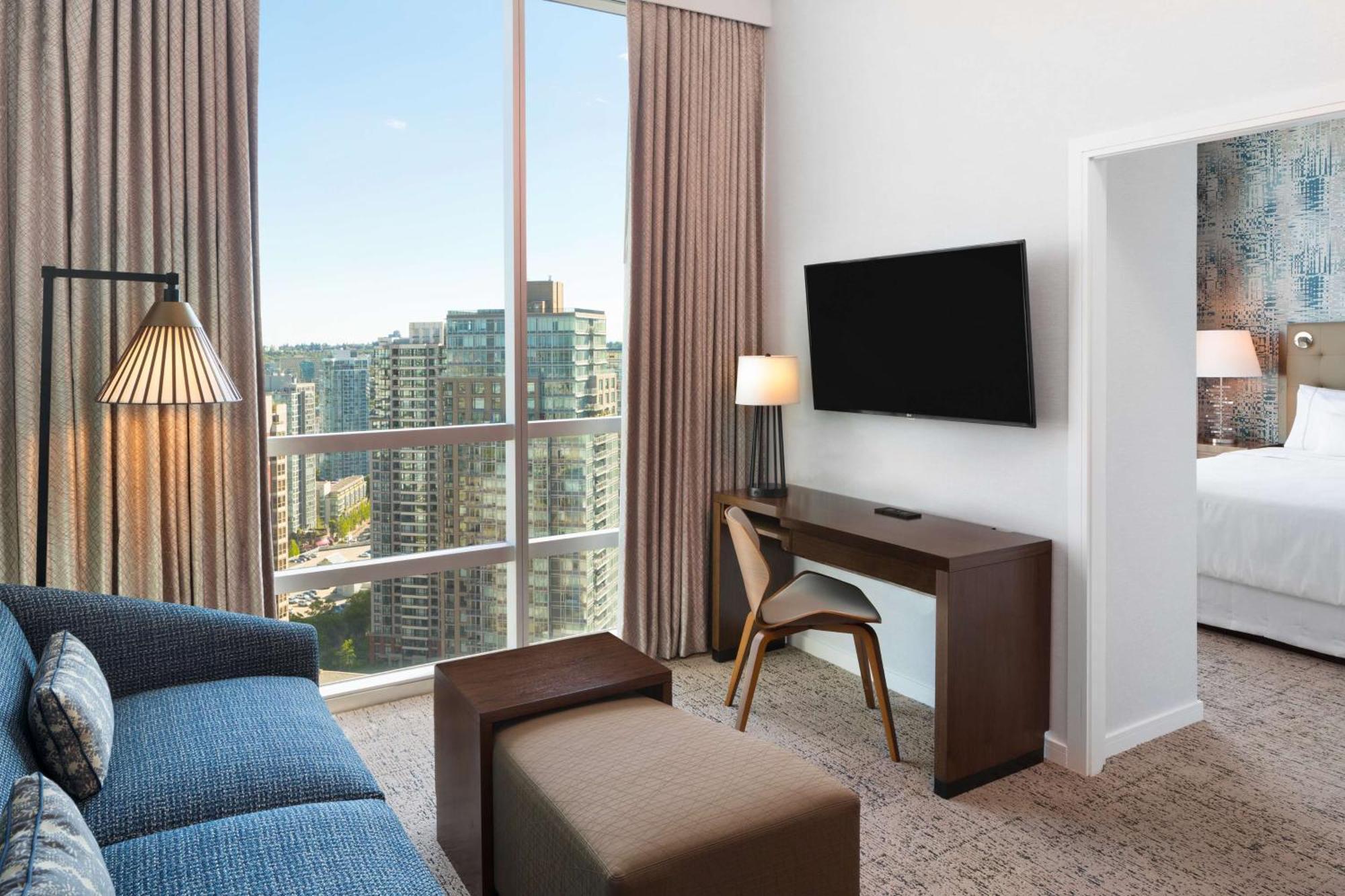 Queen Suite with City View