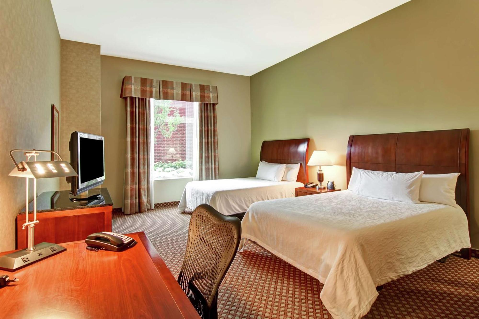 Standard Queen Room with Two Queen Beds and Bathtub,1551461737:JPEG