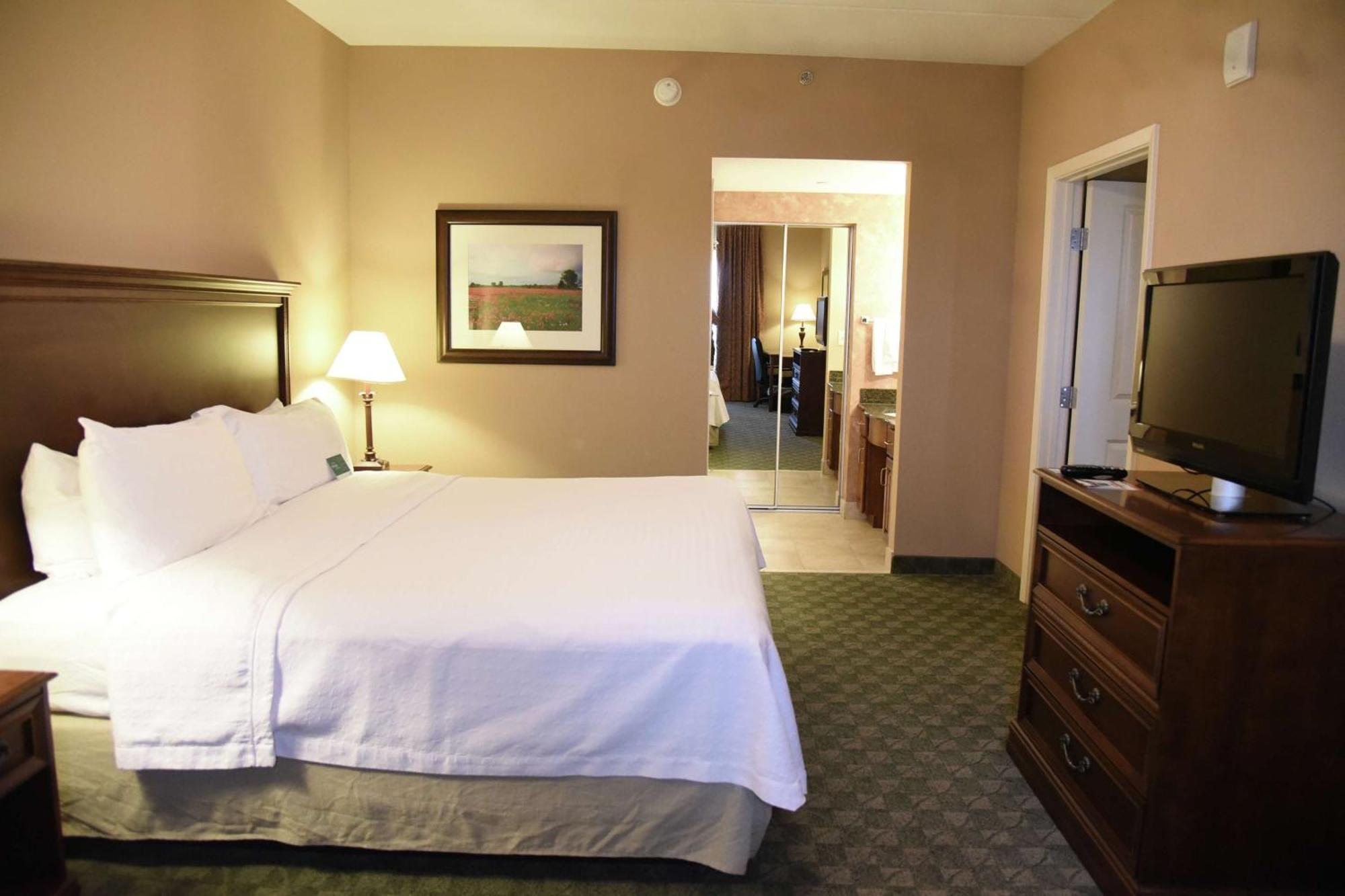 One-Bedroom King Suite - Non-Smoking
