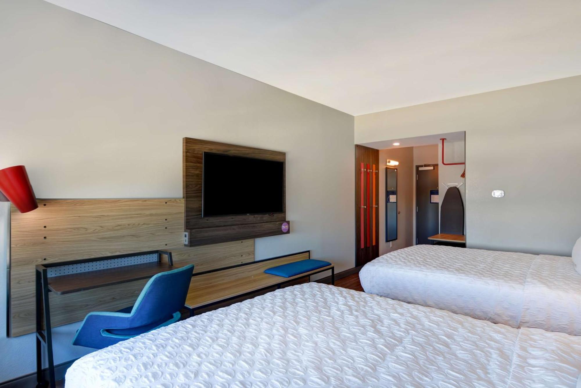 Queen Room with Two Queen Beds - Mobility Access