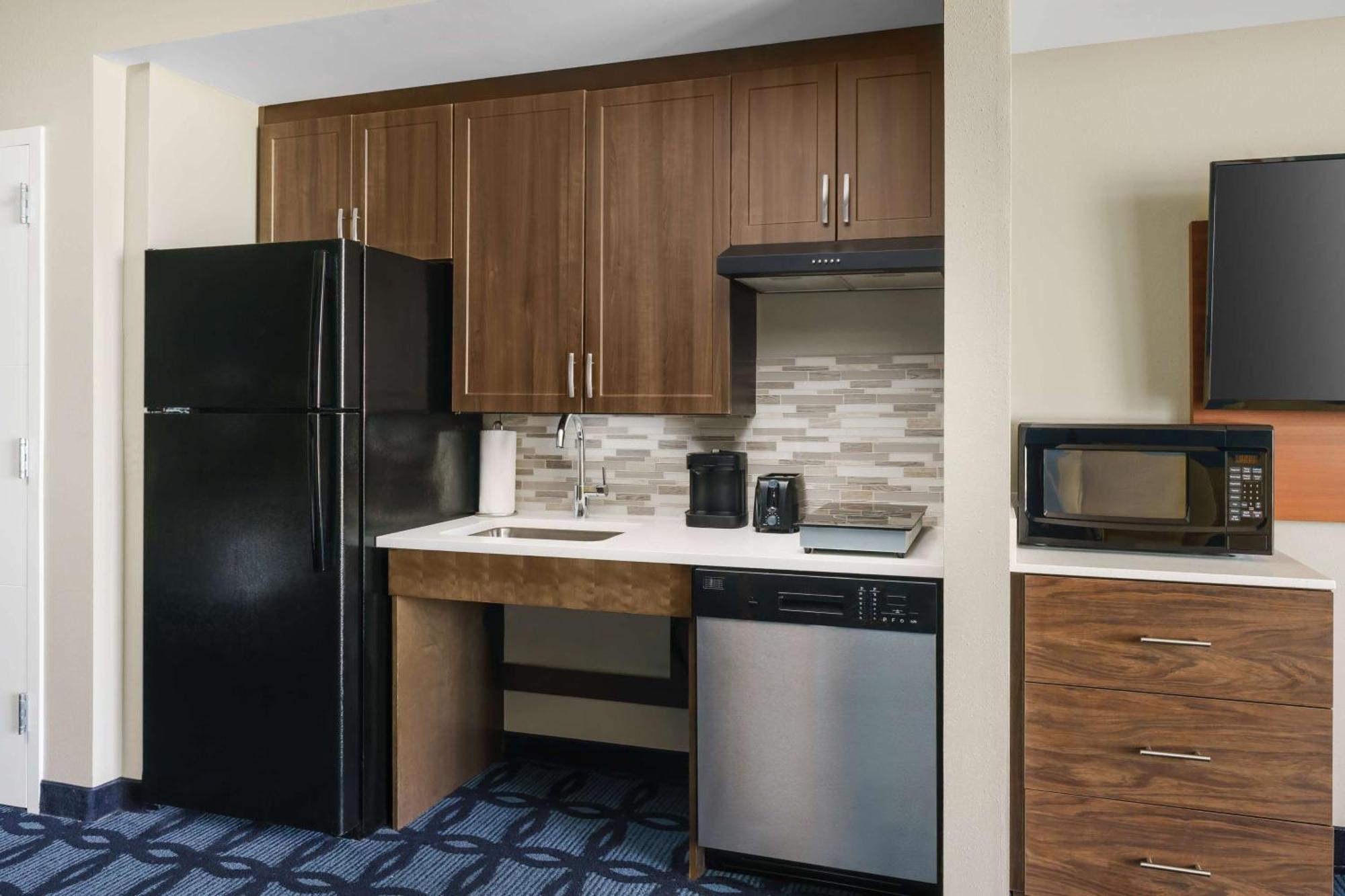 Queen Room with Bath Tub and Ocean View - Mobility Accessible/Non-Smoking