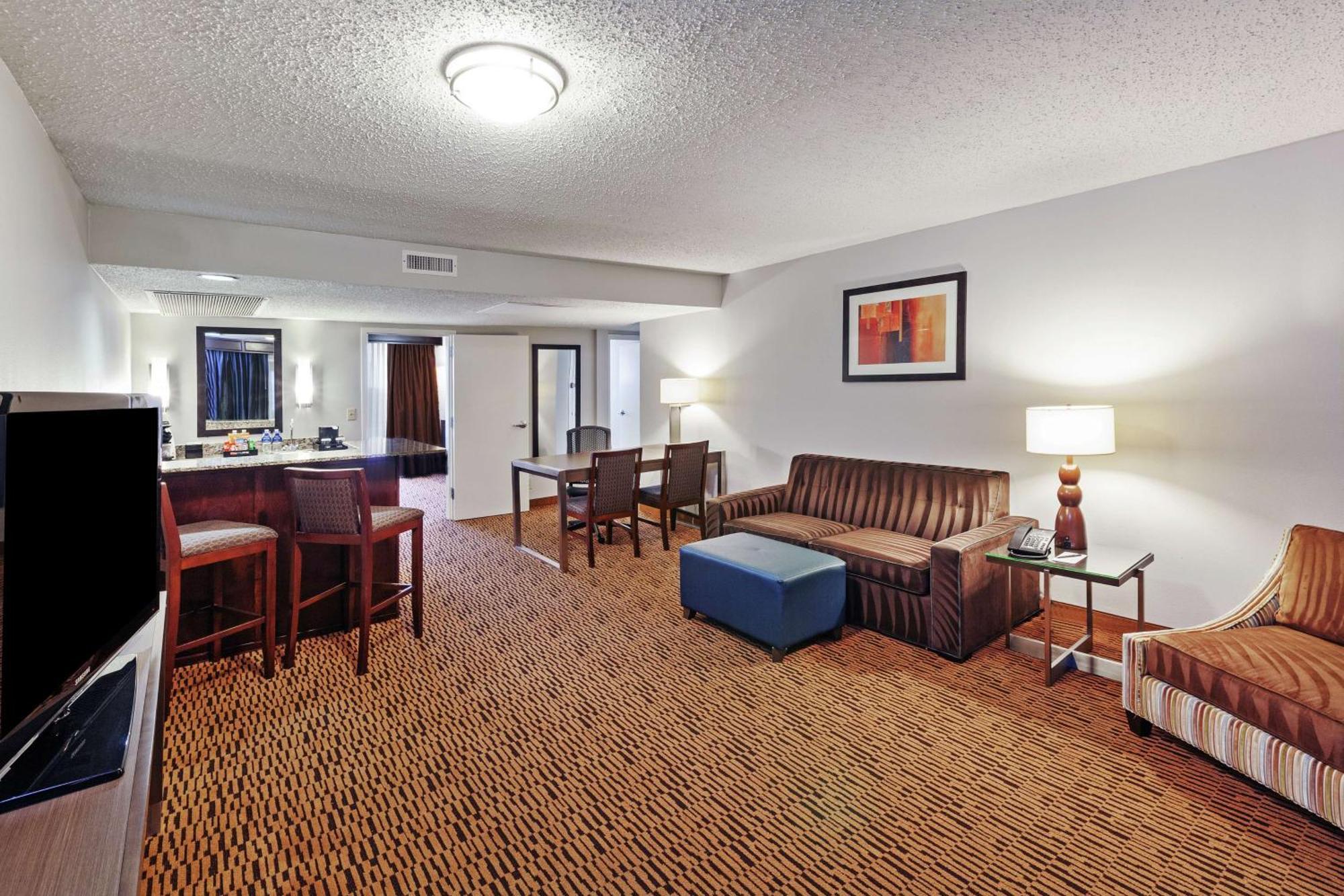 Executive King Suite Room - Disability Access Roll in Shower - Non-Smoking