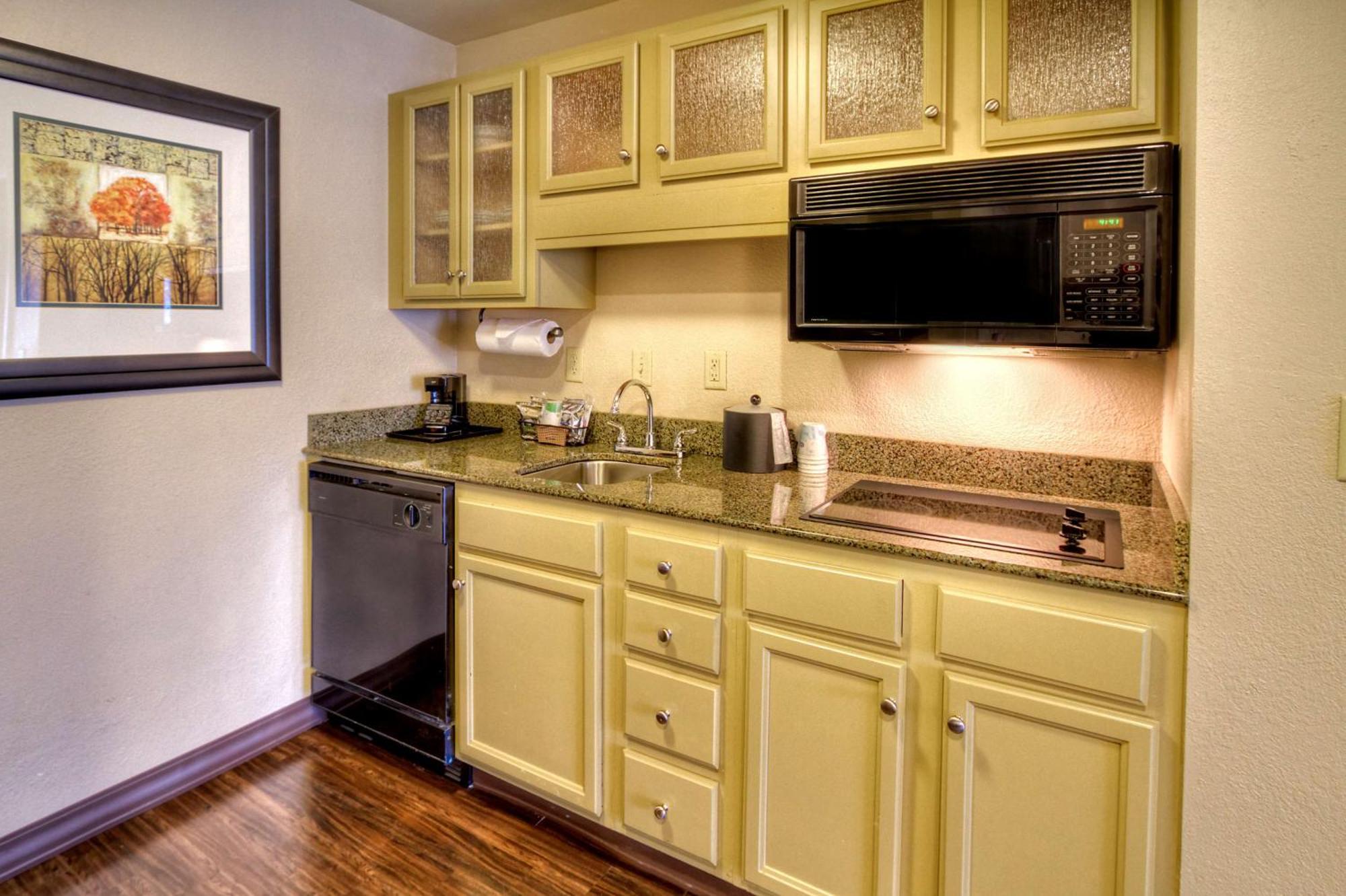 One-Bedroom King Suite Kitchen,1708020150:JPEG