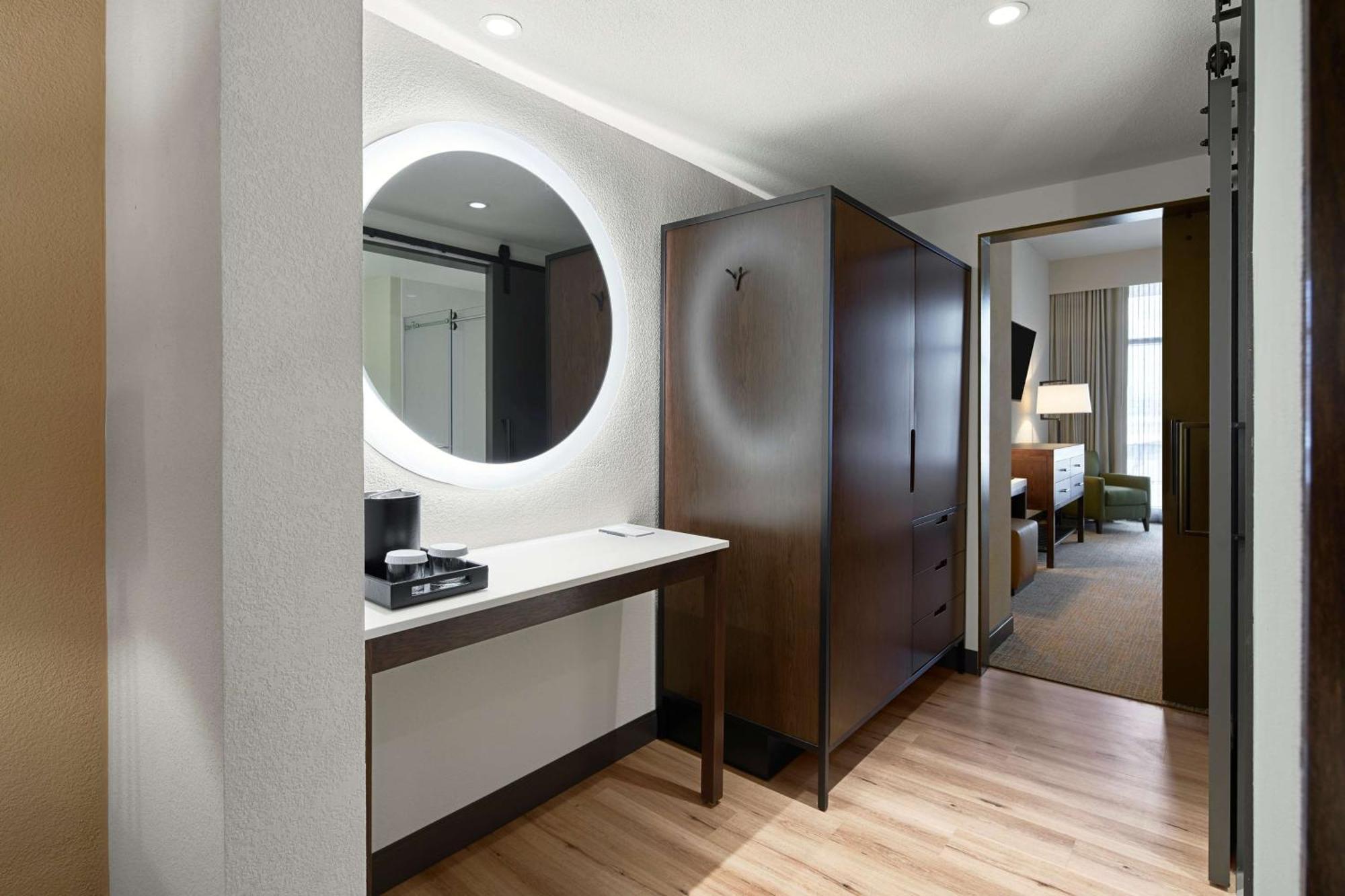 Two-Room King Suite with Balcony,1557076471:JPEG