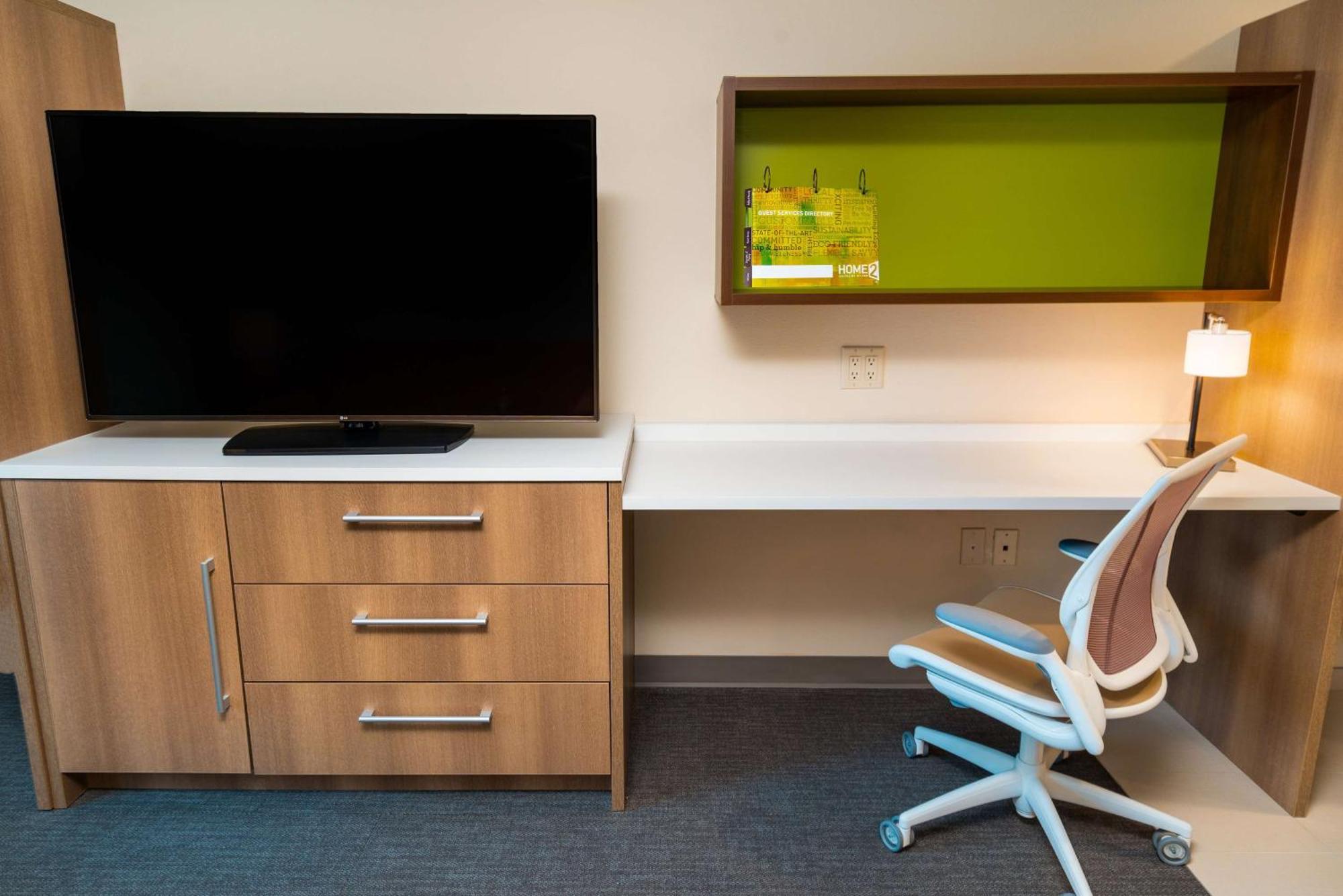 King Suite - Mobility Access/Non-Smoking