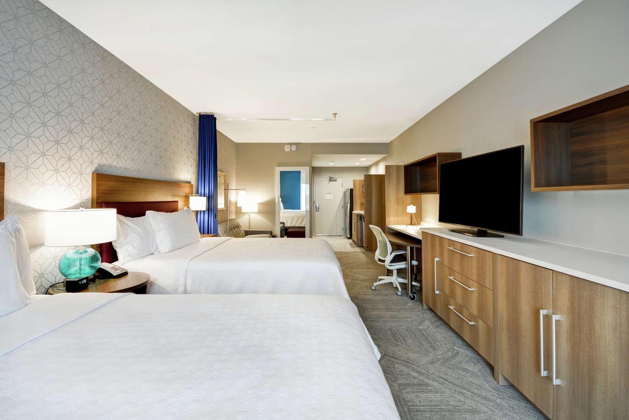 Queen Studio with Two Queen Beds - Non-Smoking