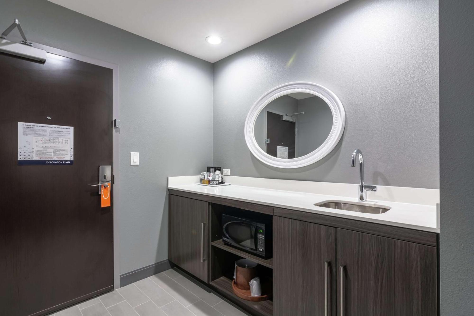 King Studio Suite - Hearing Access/Non-Smoking