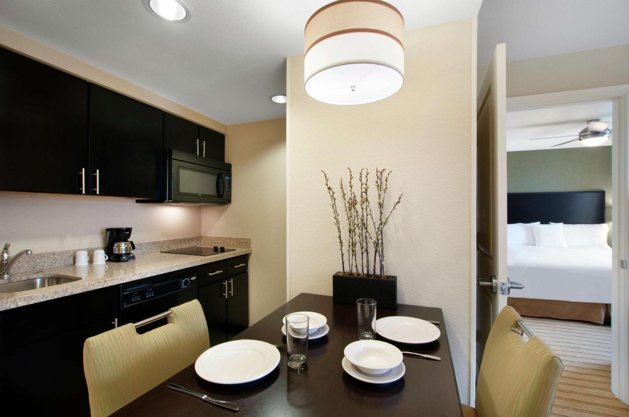 One-Bedroom King Suite - Non-Smoking