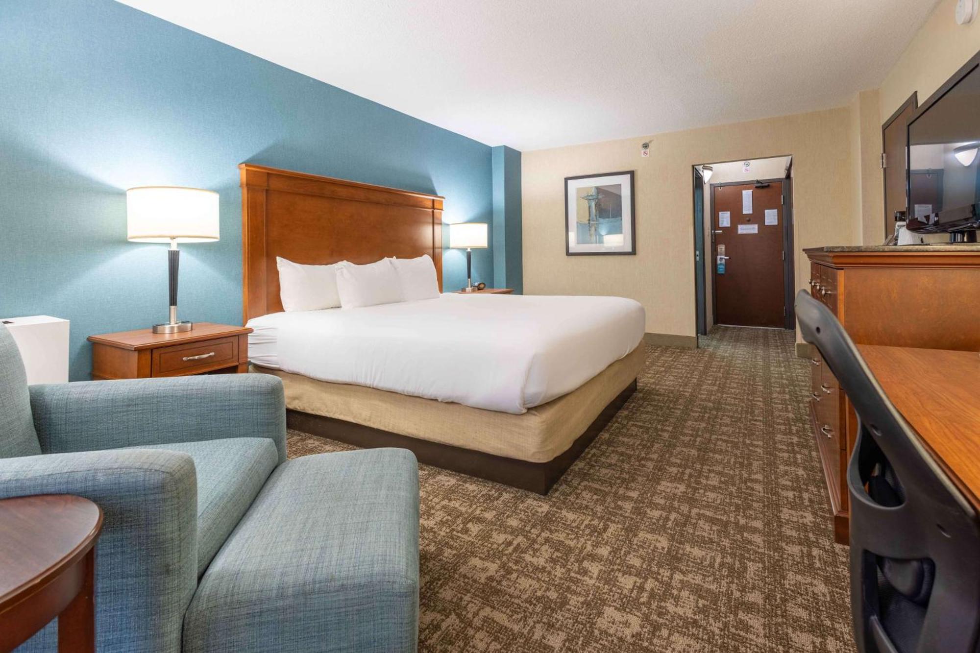 Deluxe King Room - Disability Access - Non-Smoking