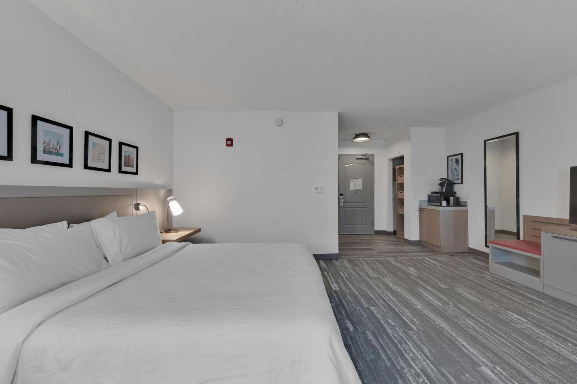 King Room with Bath Tub - Mobility Access