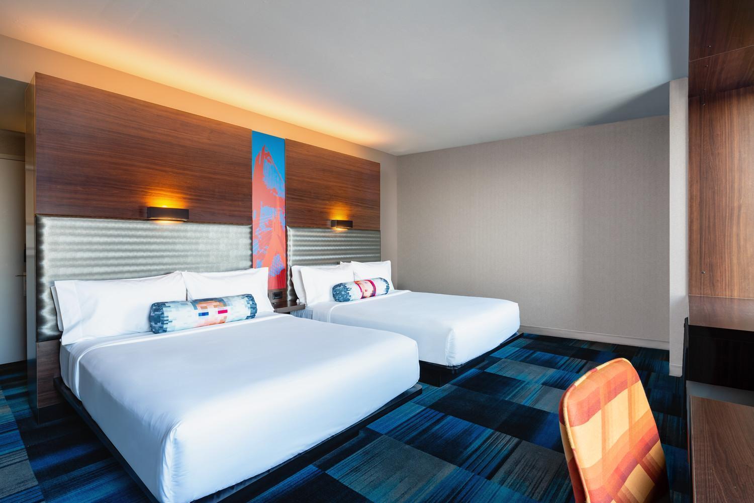 Aloft 2 Queen Beds, Guest room