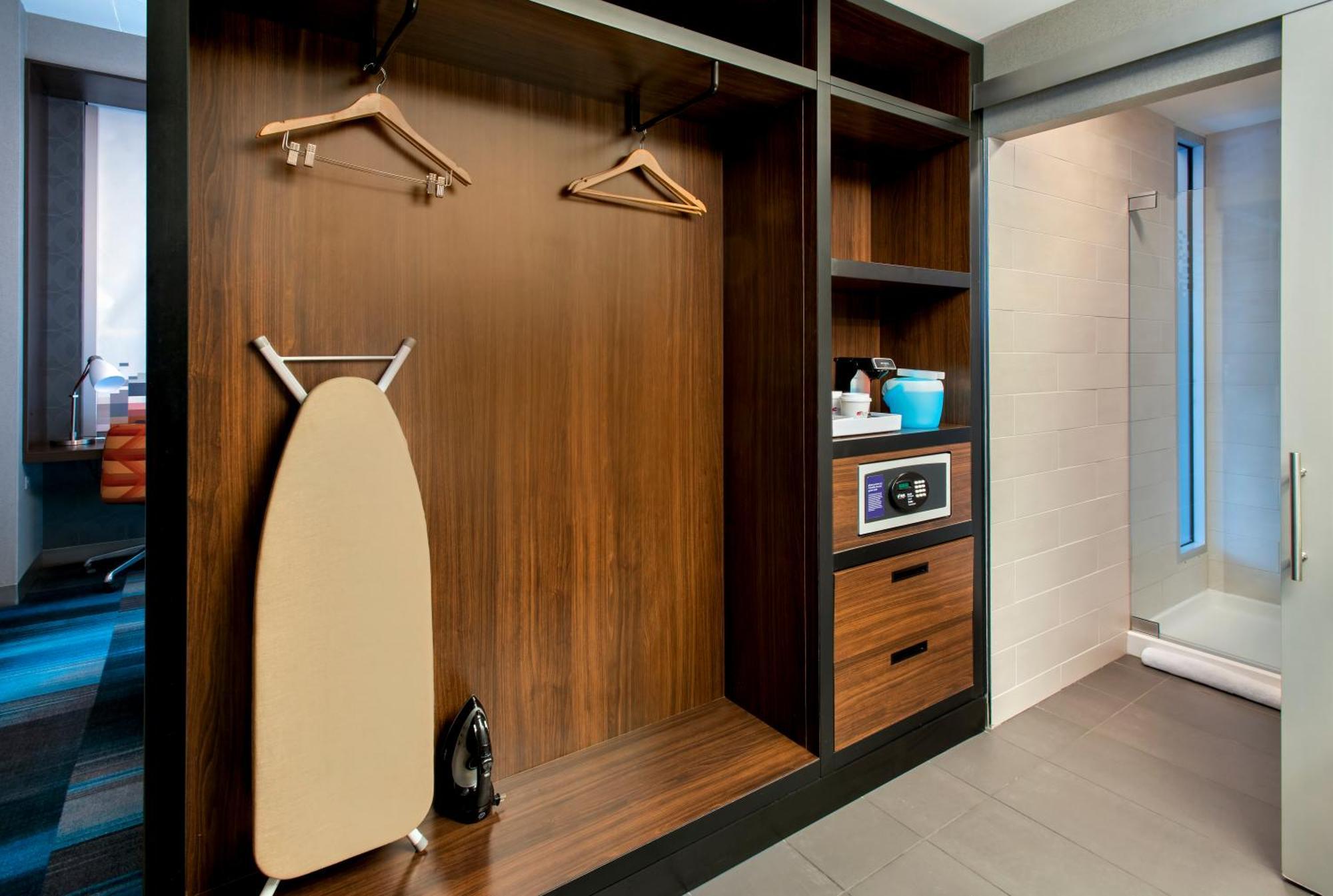 Urban 2 Queen Beds, Guest room
