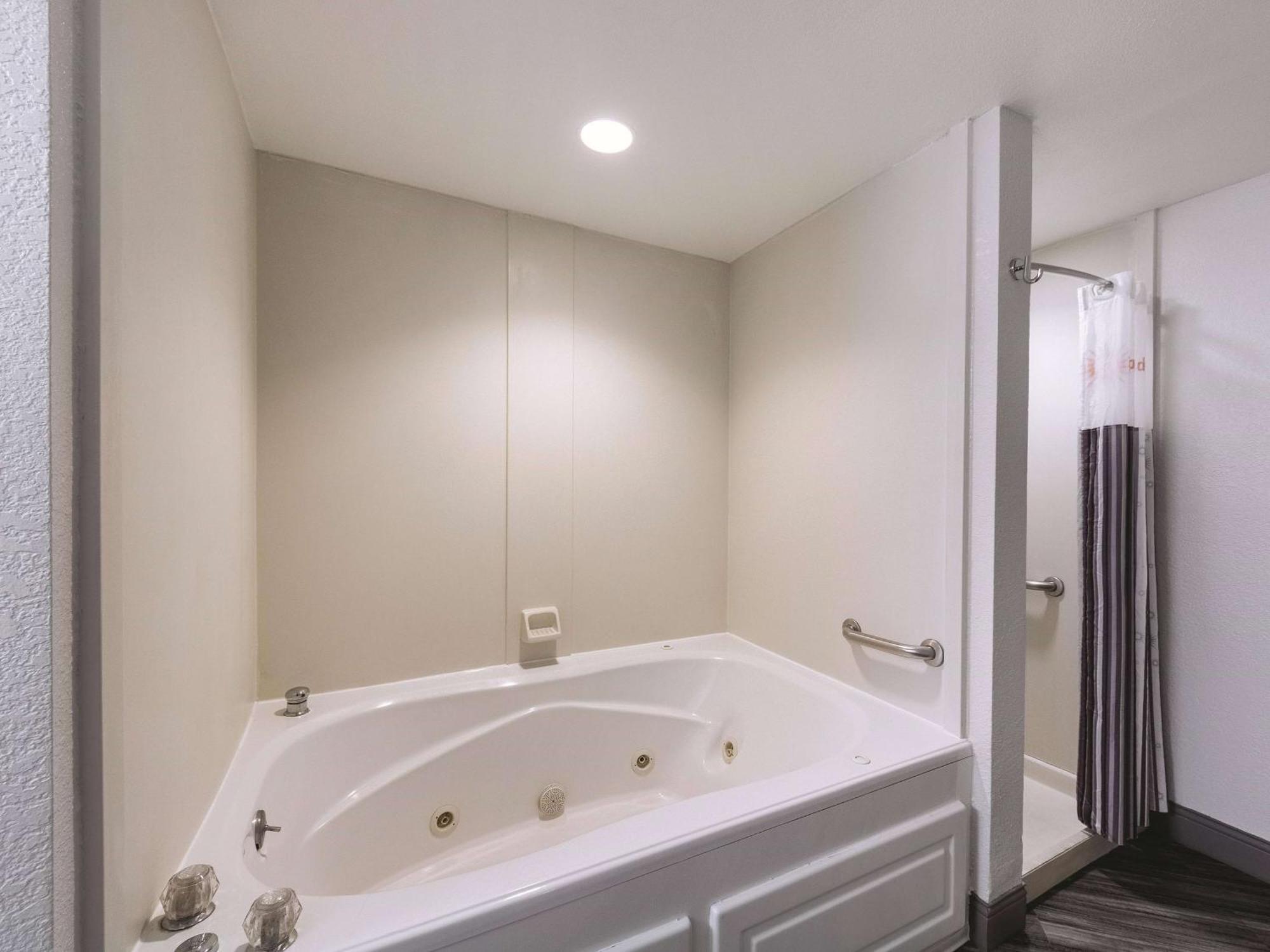 King Suite with Spa Bath